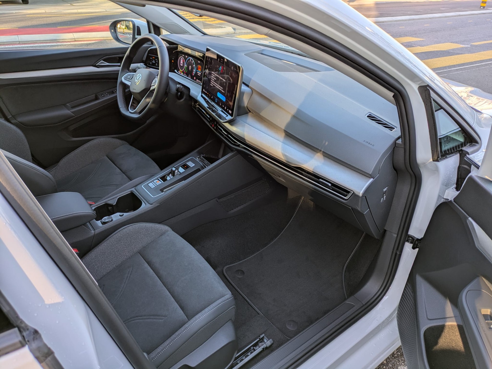 VW Golf 1.5 TSI PHEV Life-image-17