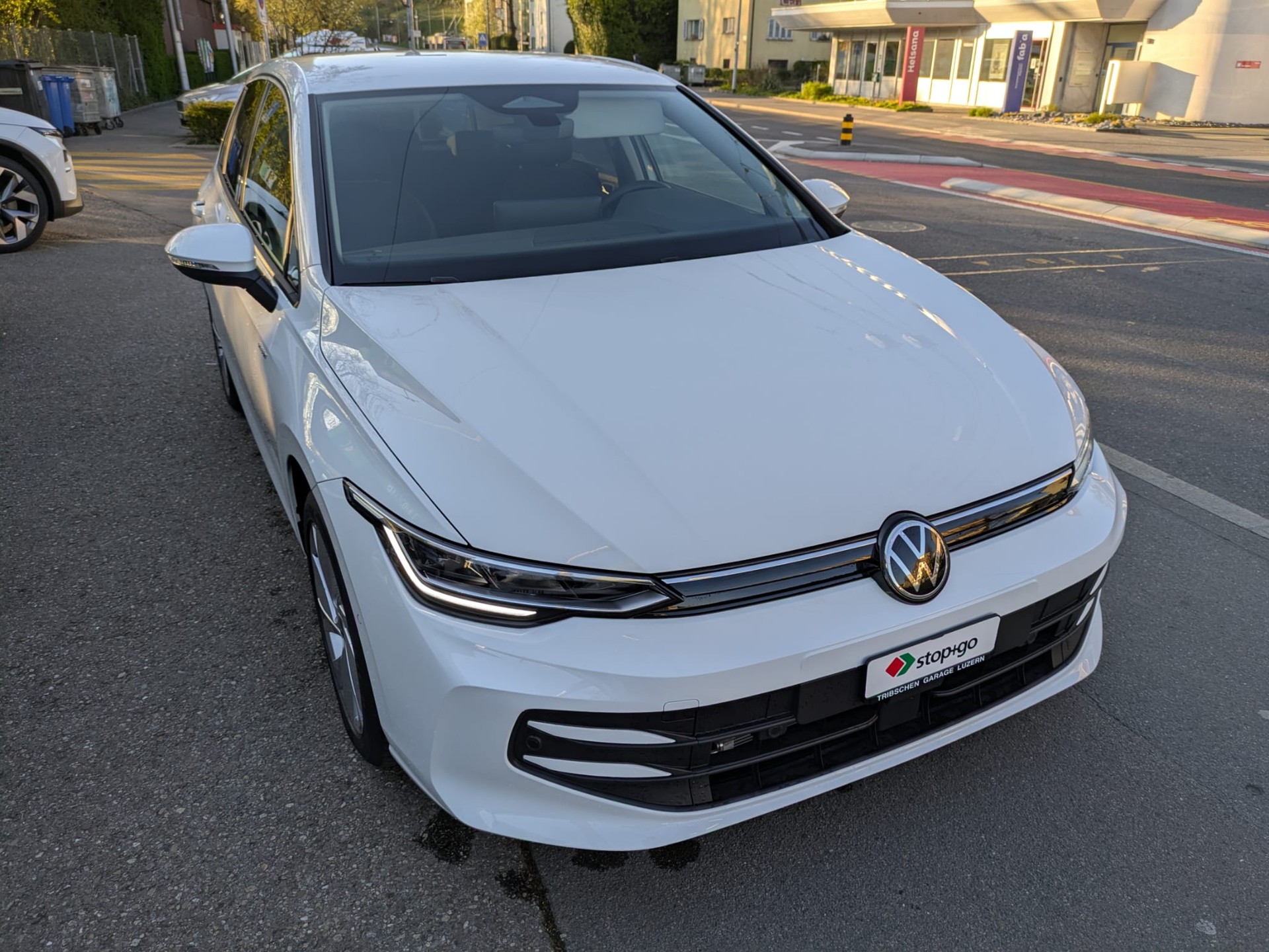 VW Golf 1.5 TSI PHEV Life-showroom-element-3