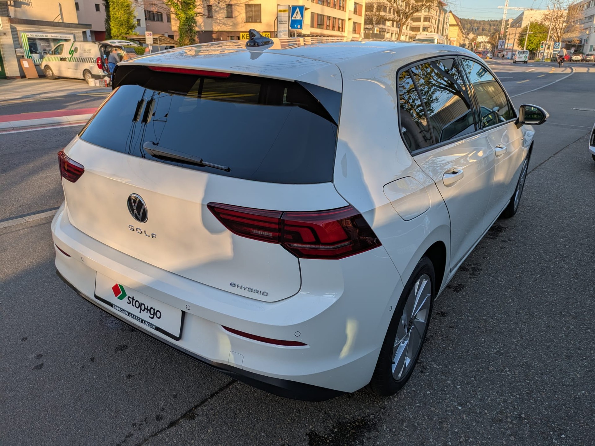 VW Golf 1.5 TSI PHEV Life-image-6