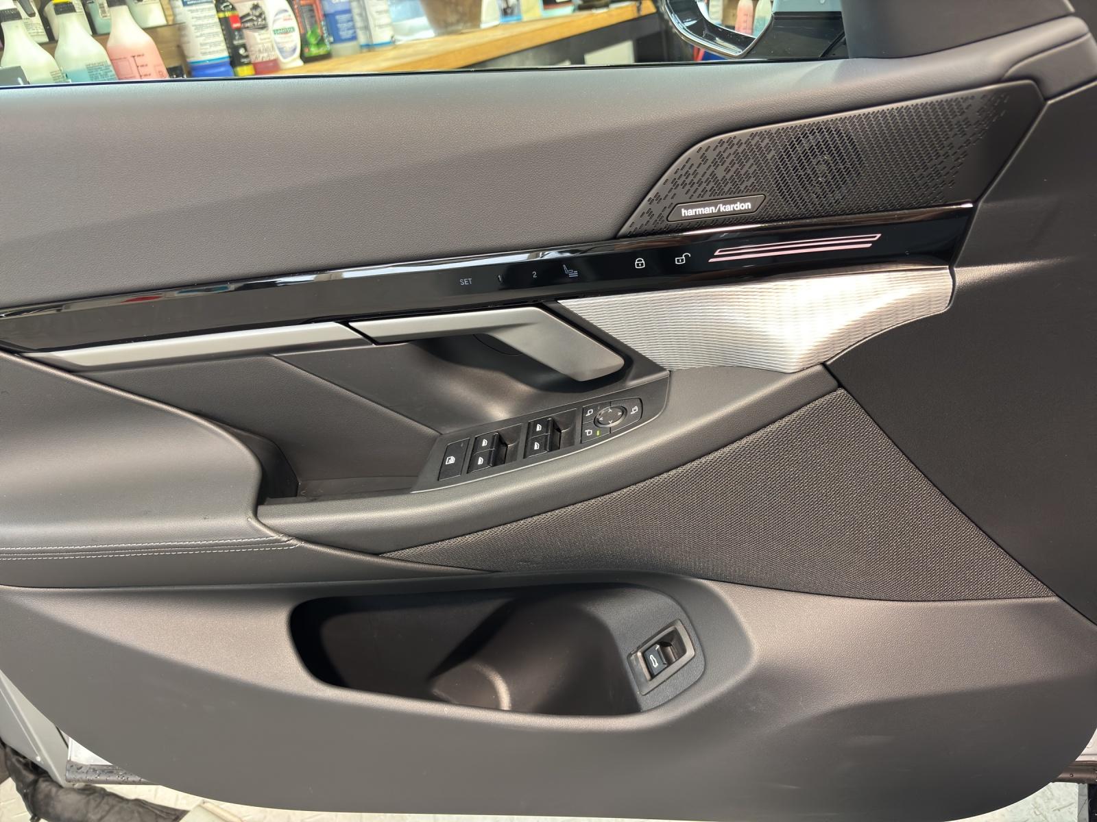 BMW 520d xDrive Touring-image-5