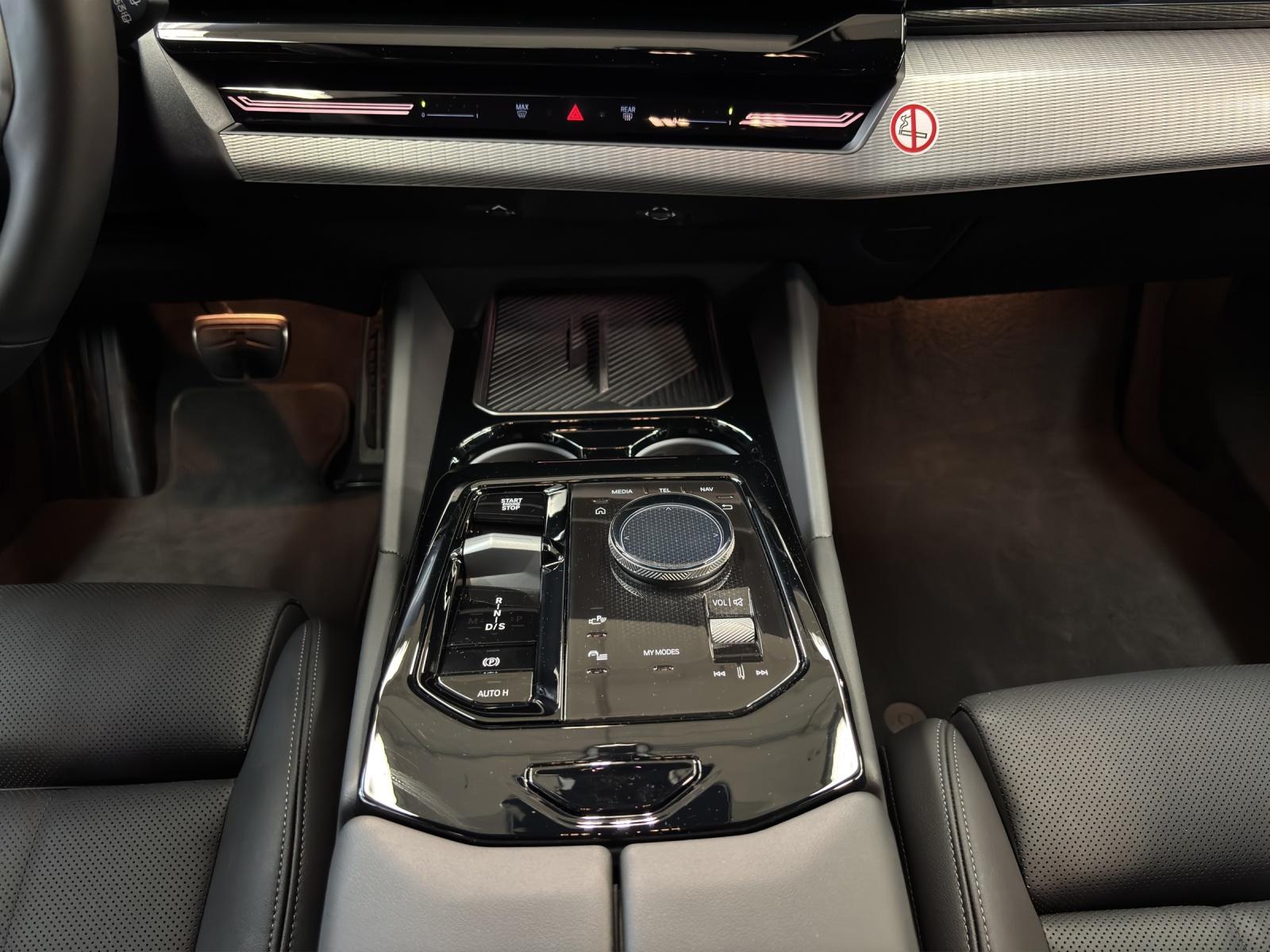 BMW 520d xDrive Touring-image-10