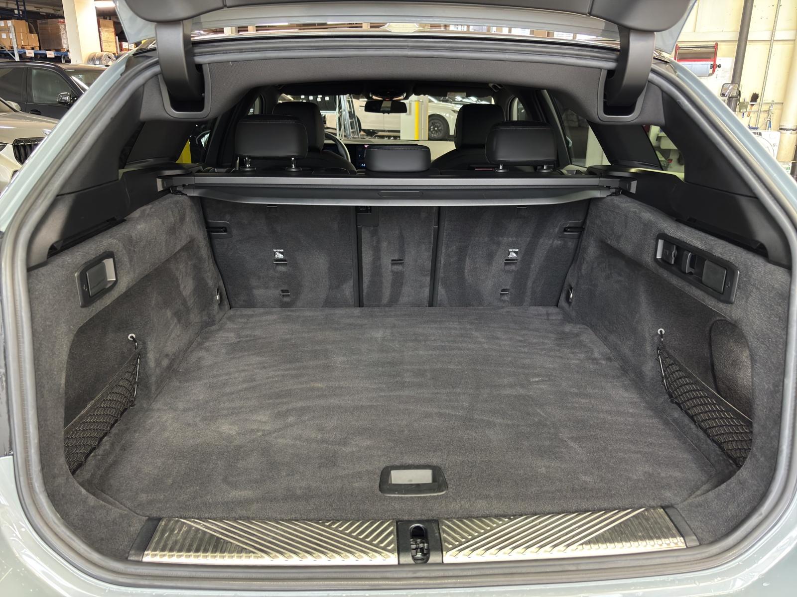 BMW 520d xDrive Touring-image-14