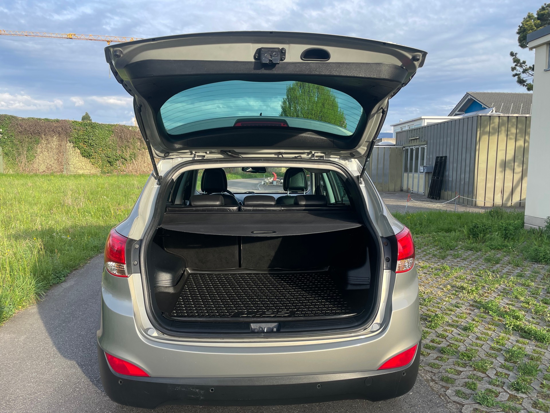 HYUNDAI iX 35 2.0 CRDi Premium 4WD Automatic-image-9