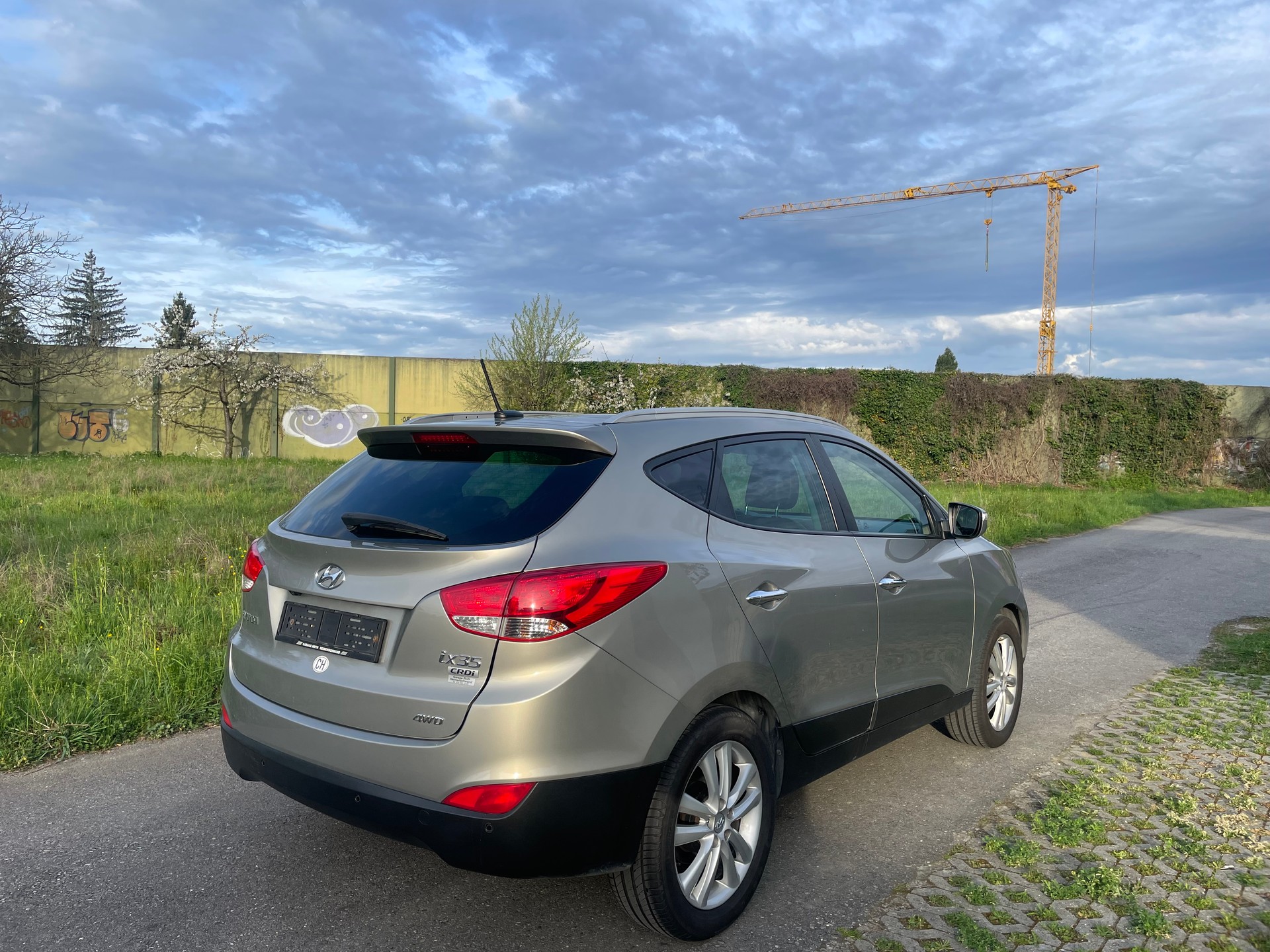 HYUNDAI iX 35 2.0 CRDi Premium 4WD Automatic-image-4