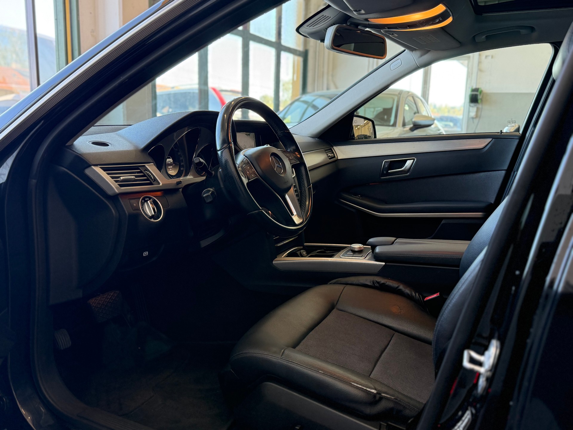 MERCEDES-BENZ E 250 CDI BlueEff. Avantgarde 4Matic 7G-Tronic-image-6