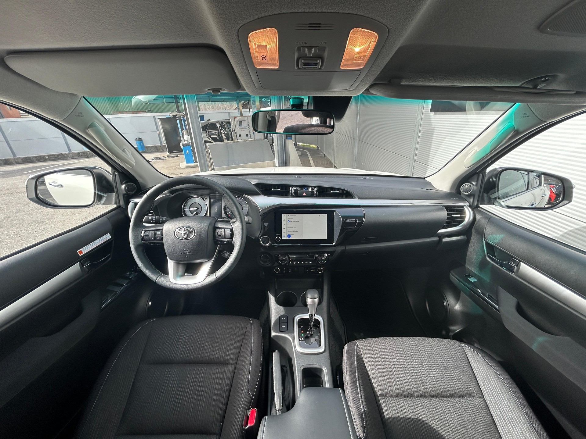 TOYOTA Hilux Double Cab.-Pick-up 2.4 D-4D 150 Style-image-5