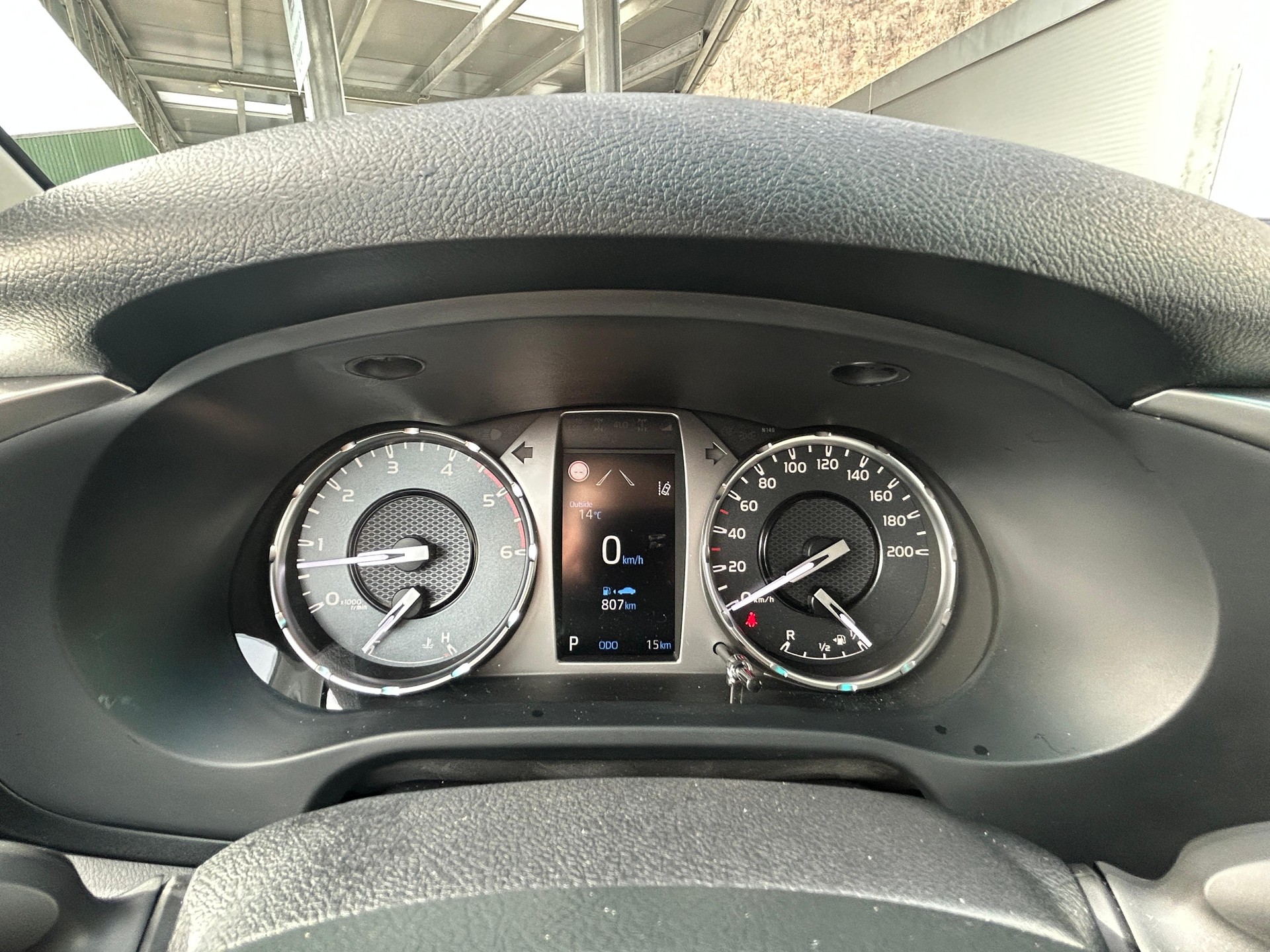 TOYOTA Hilux Double Cab.-Pick-up 2.4 D-4D 150 Style-image-9