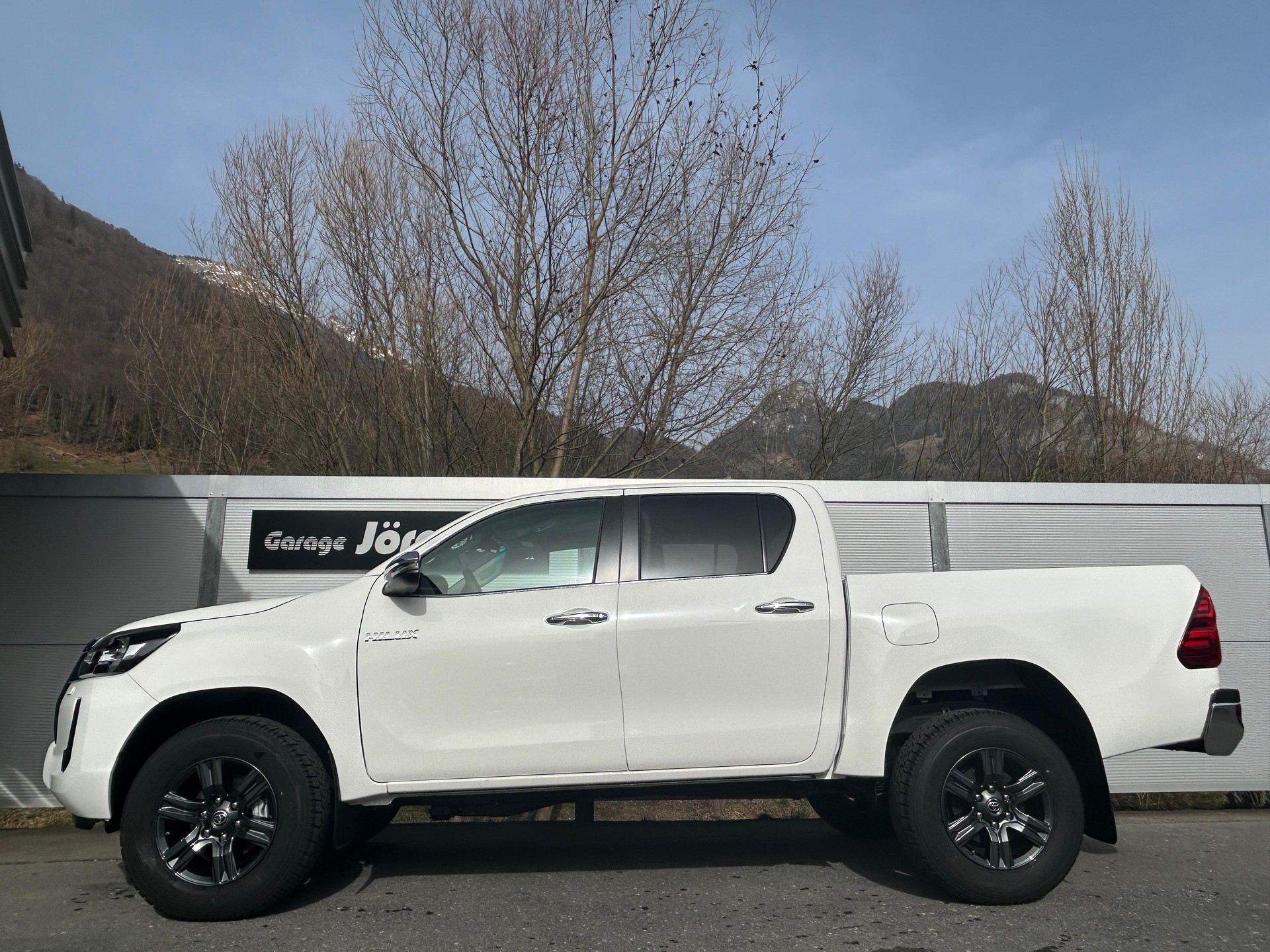 TOYOTA Hilux Double Cab.-Pick-up 2.4 D-4D 150 Style-image-2
