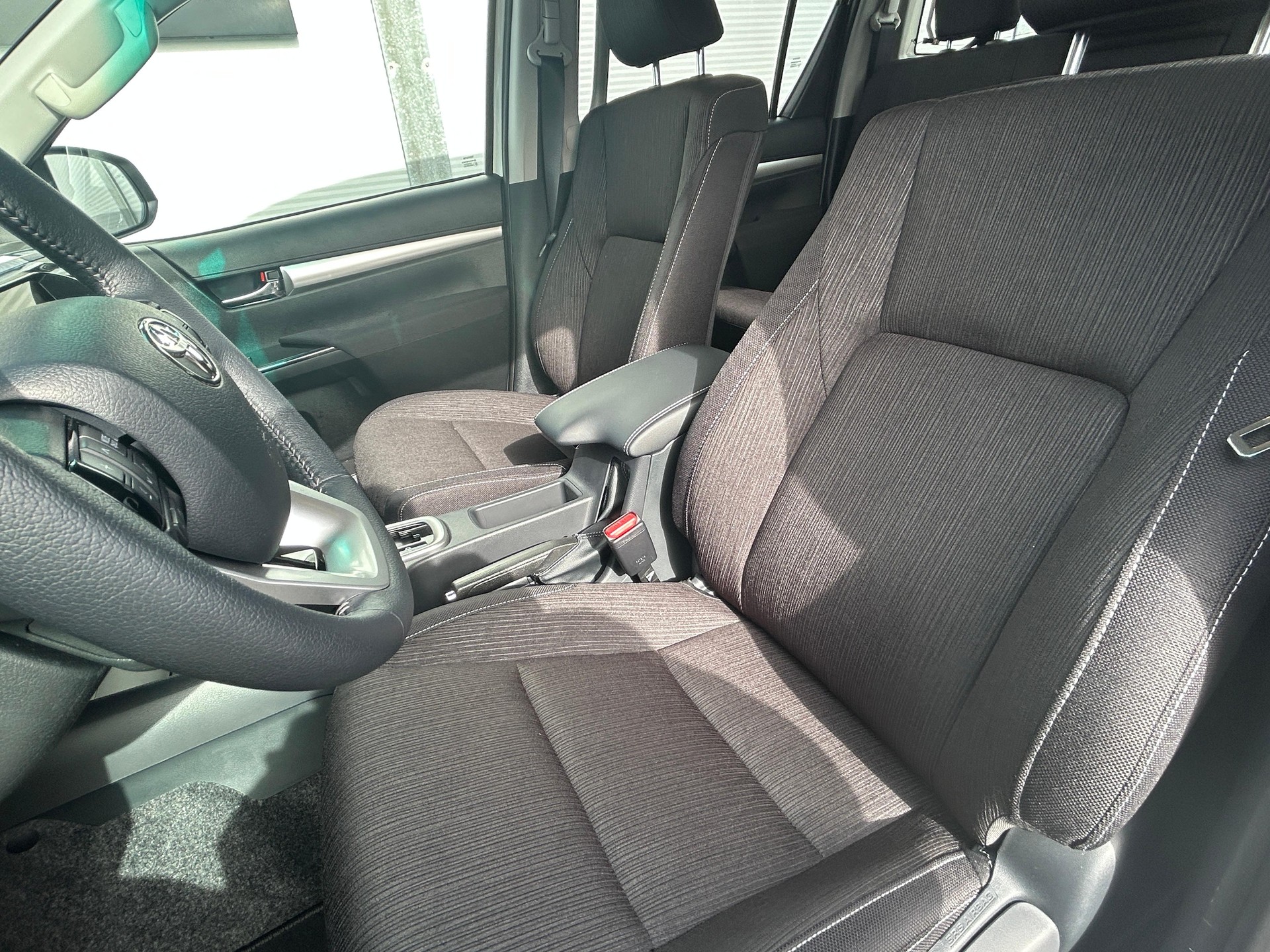 TOYOTA Hilux Double Cab.-Pick-up 2.4 D-4D 150 Style-image-7