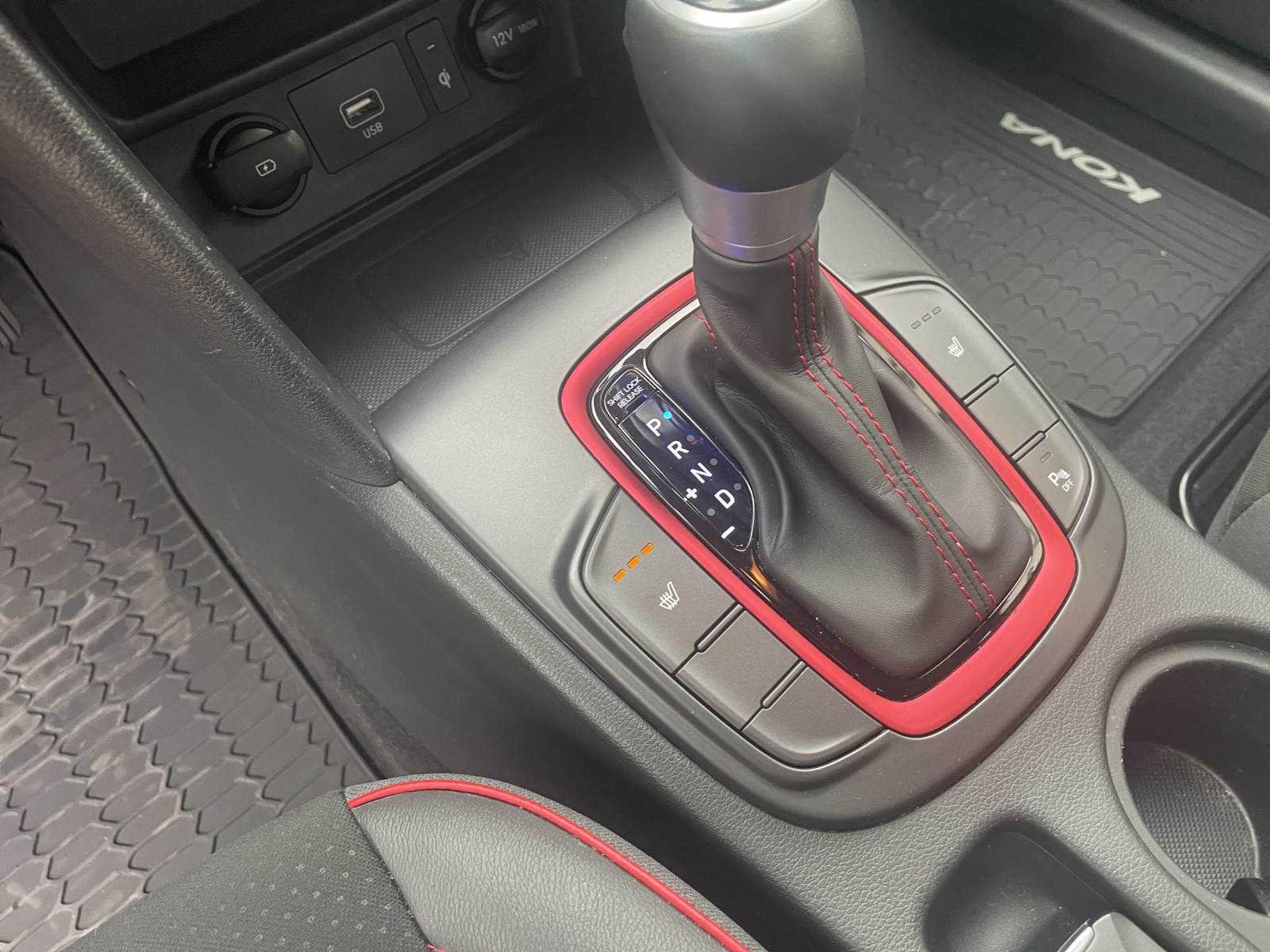 HYUNDAI Kona 1.6 GDi Hybrid Amplia-image-12