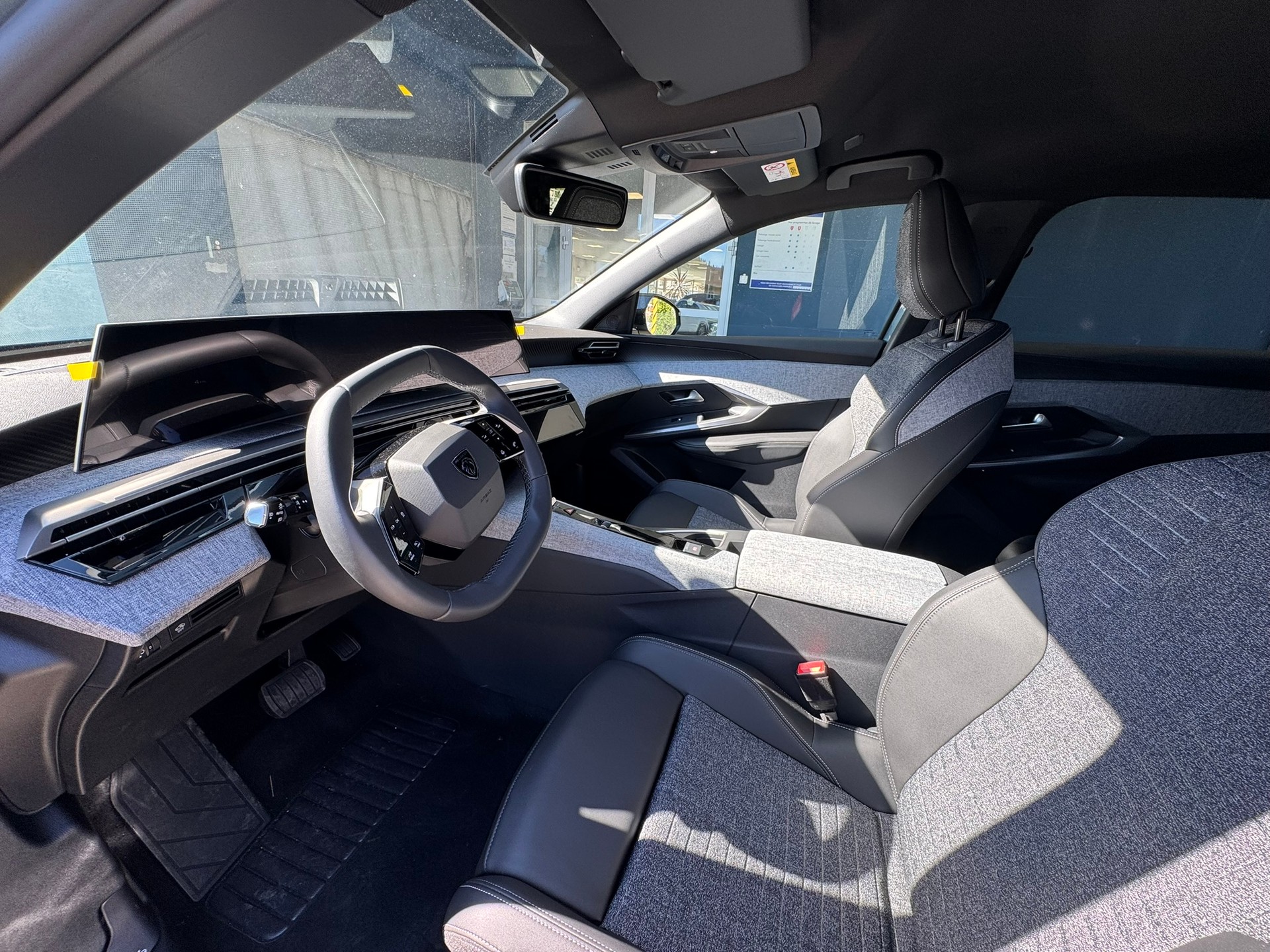 PEUGEOT 3008 145 e-DSC6 Hybrid Allure Premium-image-6