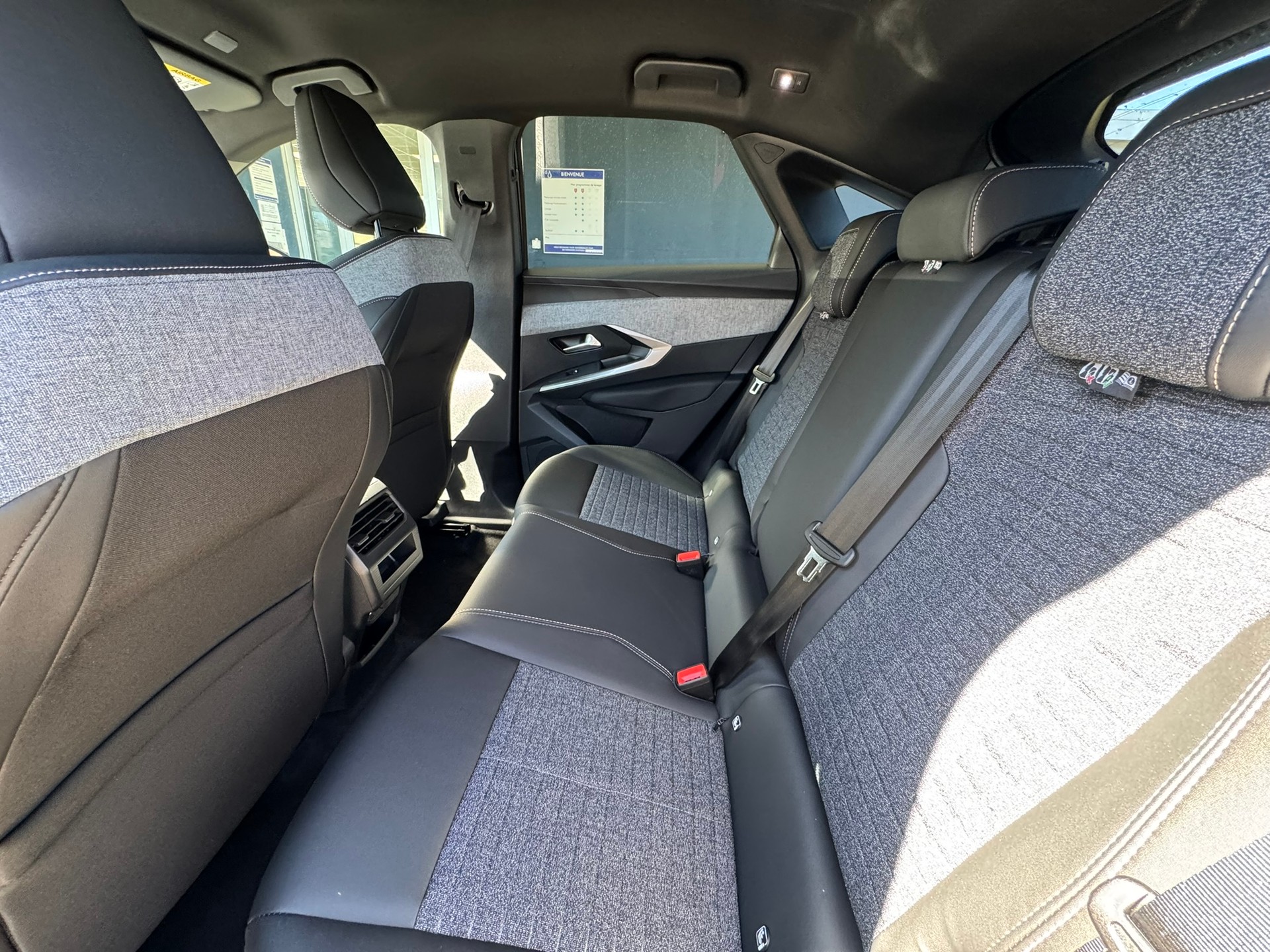PEUGEOT 3008 145 e-DSC6 Hybrid Allure Premium-image-7