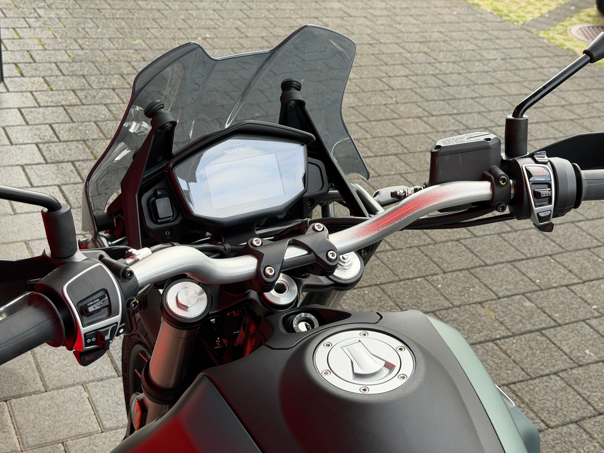 MOTO GUZZI V85 TT-image-10