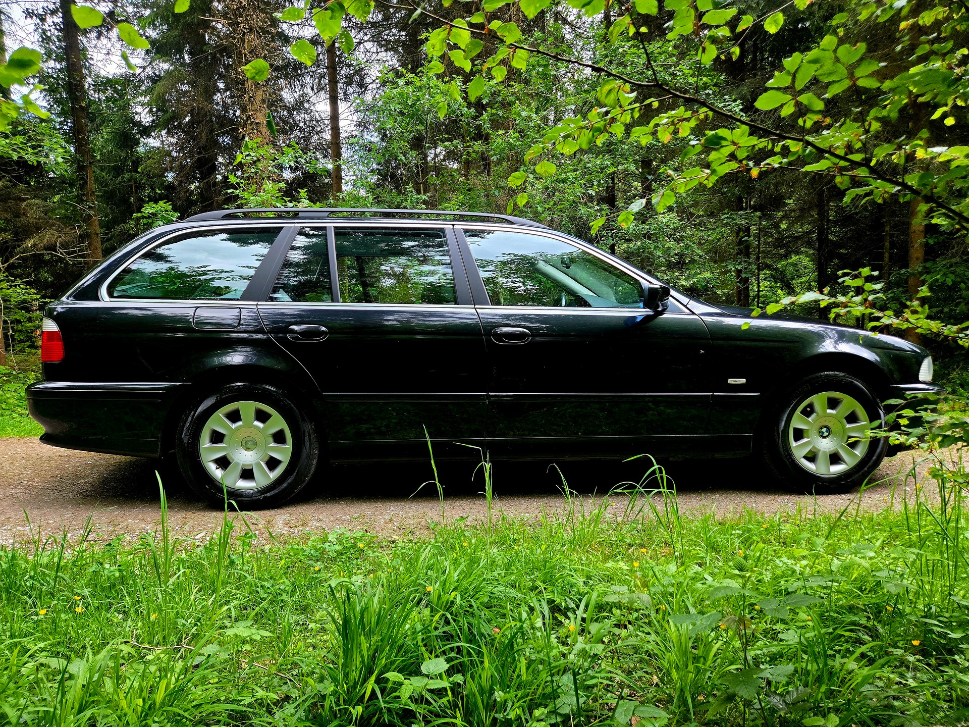 BMW 520i Touring-image-9
