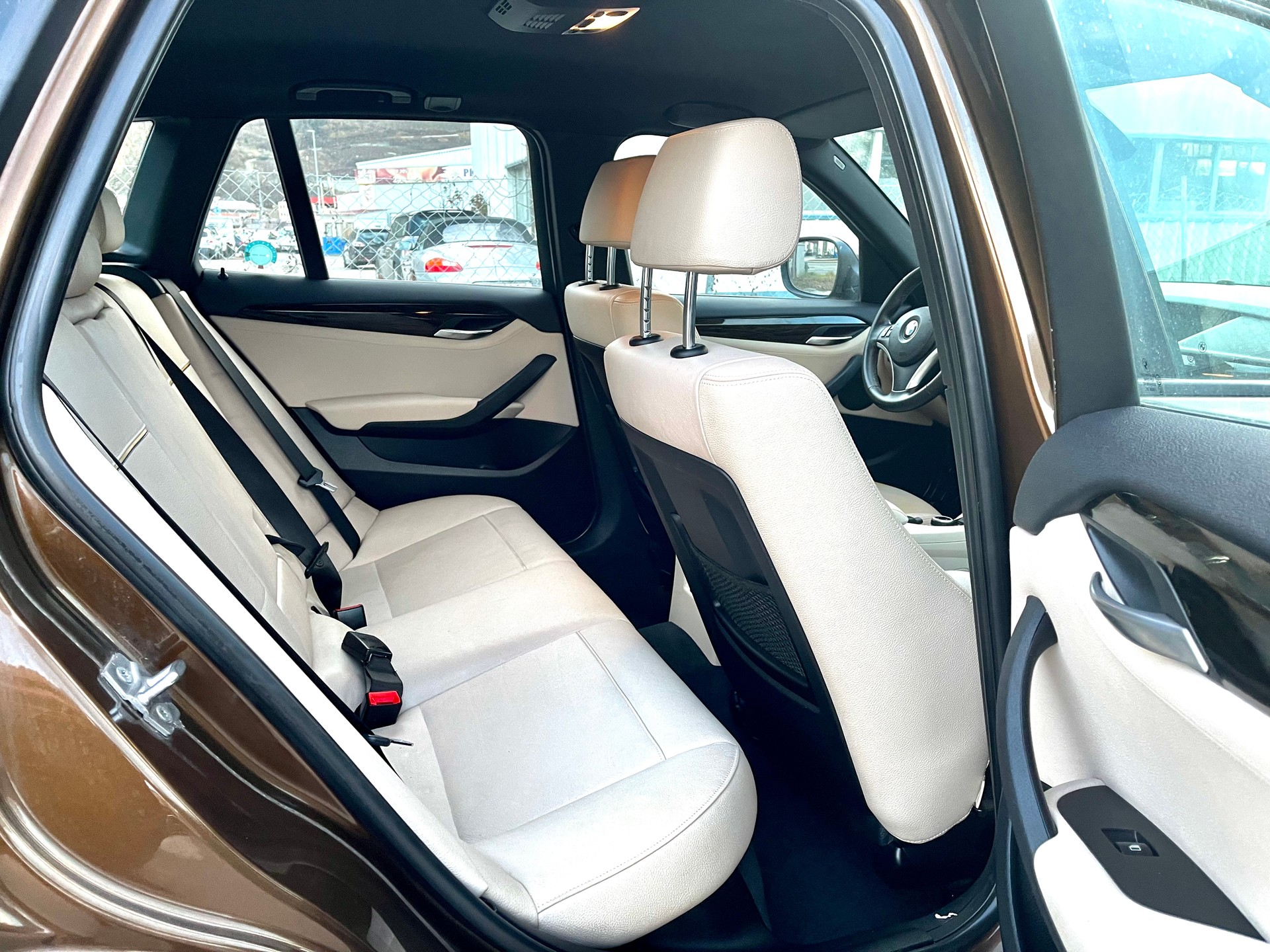 BMW X1 xDrive 20i-image-22