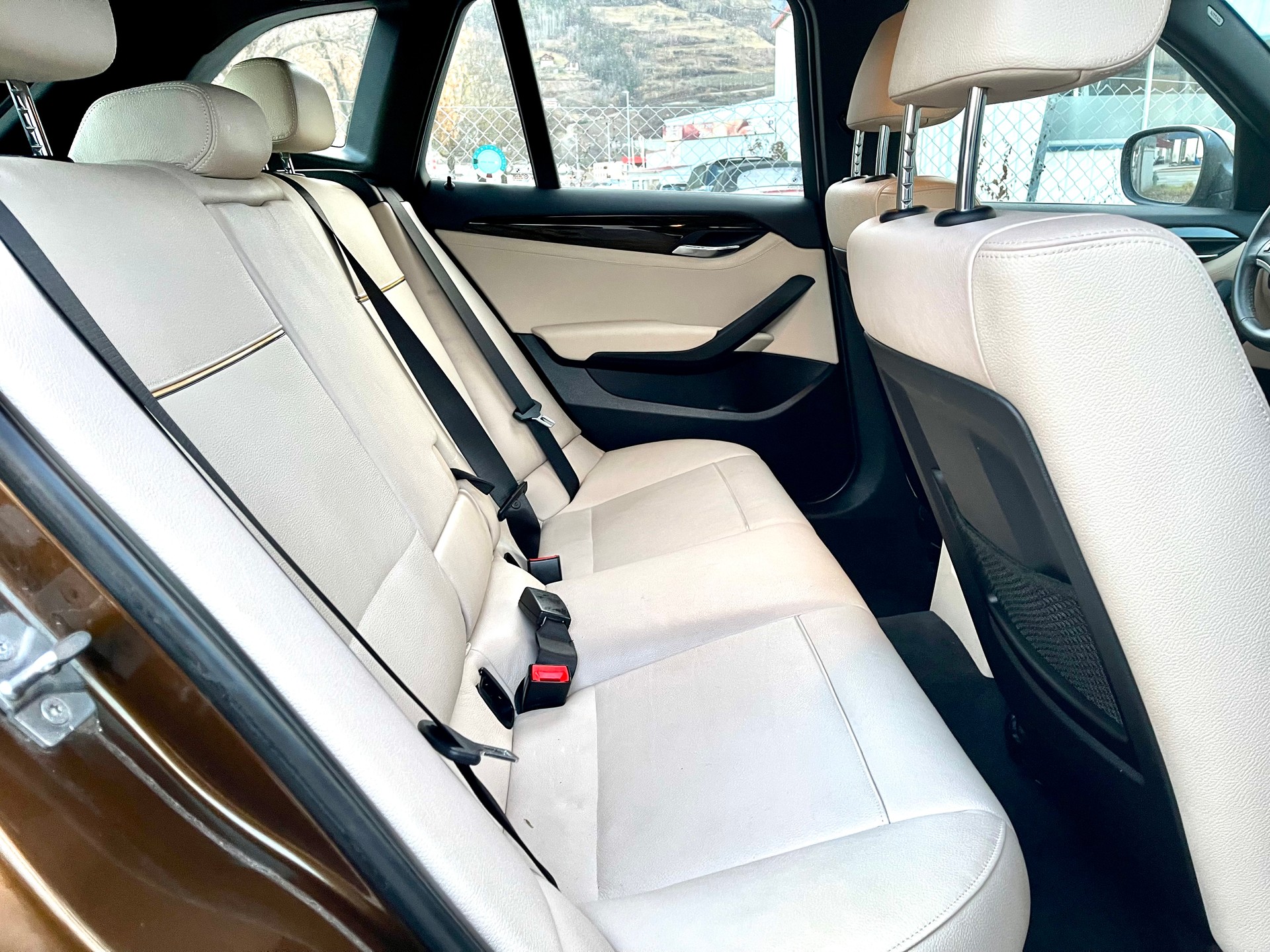 BMW X1 xDrive 20i-image-21