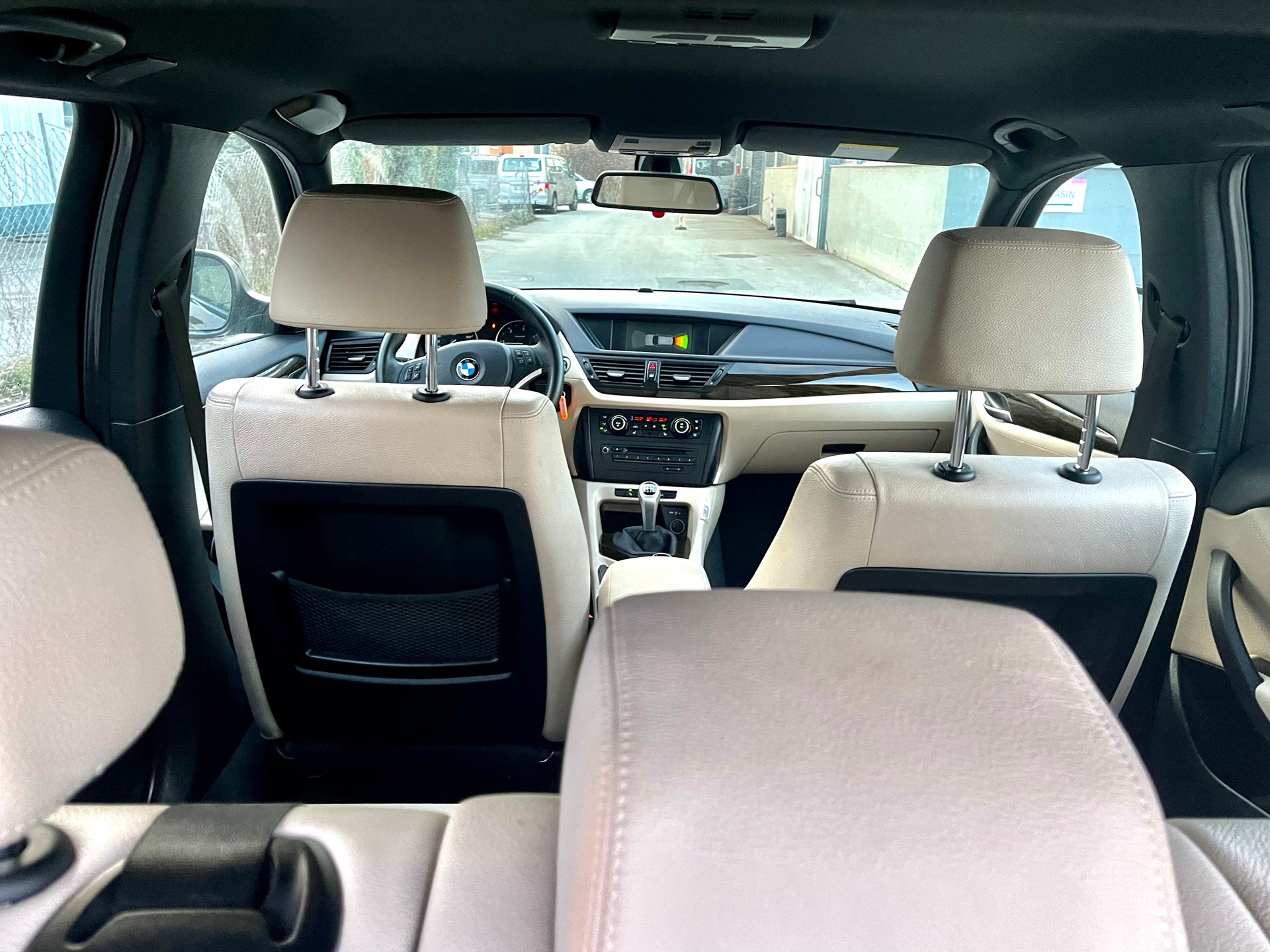 BMW X1 xDrive 20i-image-13
