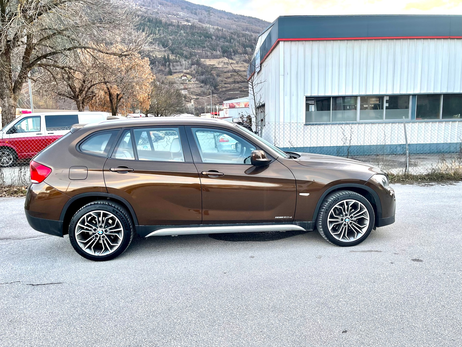 BMW X1 xDrive 20i-image-19