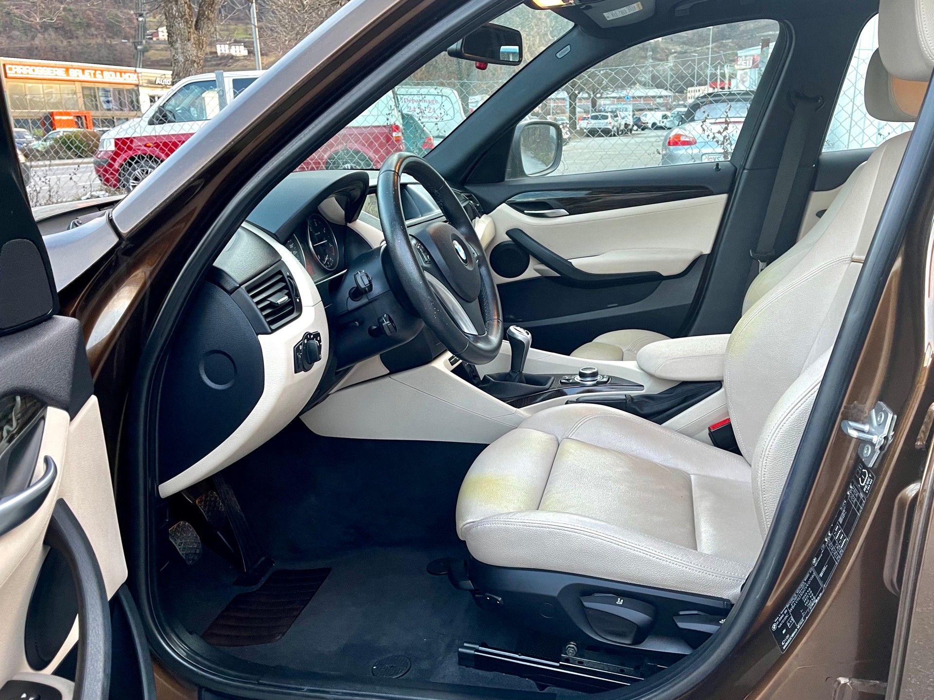 BMW X1 xDrive 20i-image-16