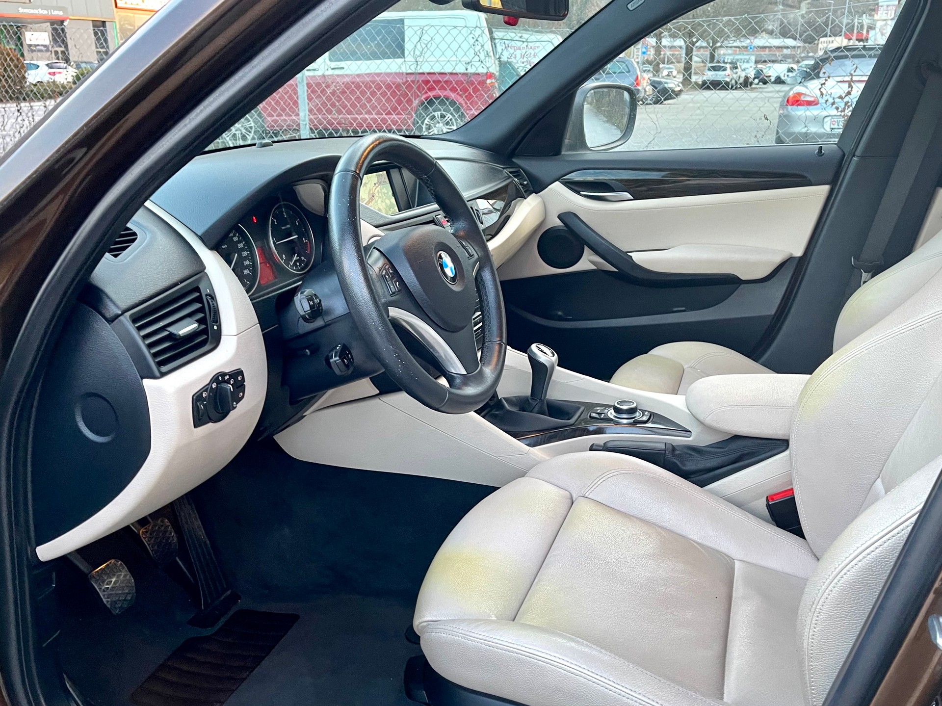 BMW X1 xDrive 20i-image-14