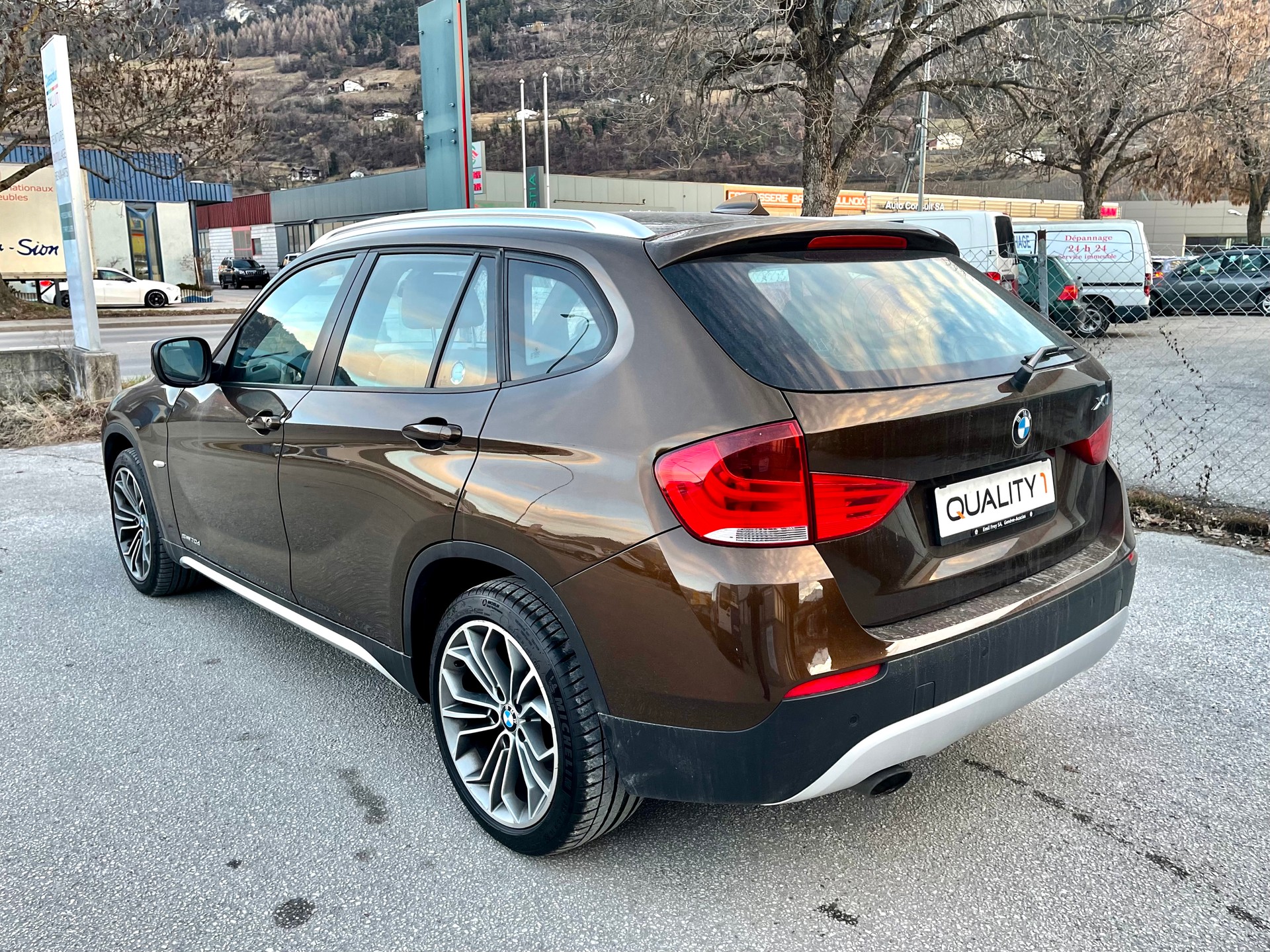 BMW X1 xDrive 20i-image-2