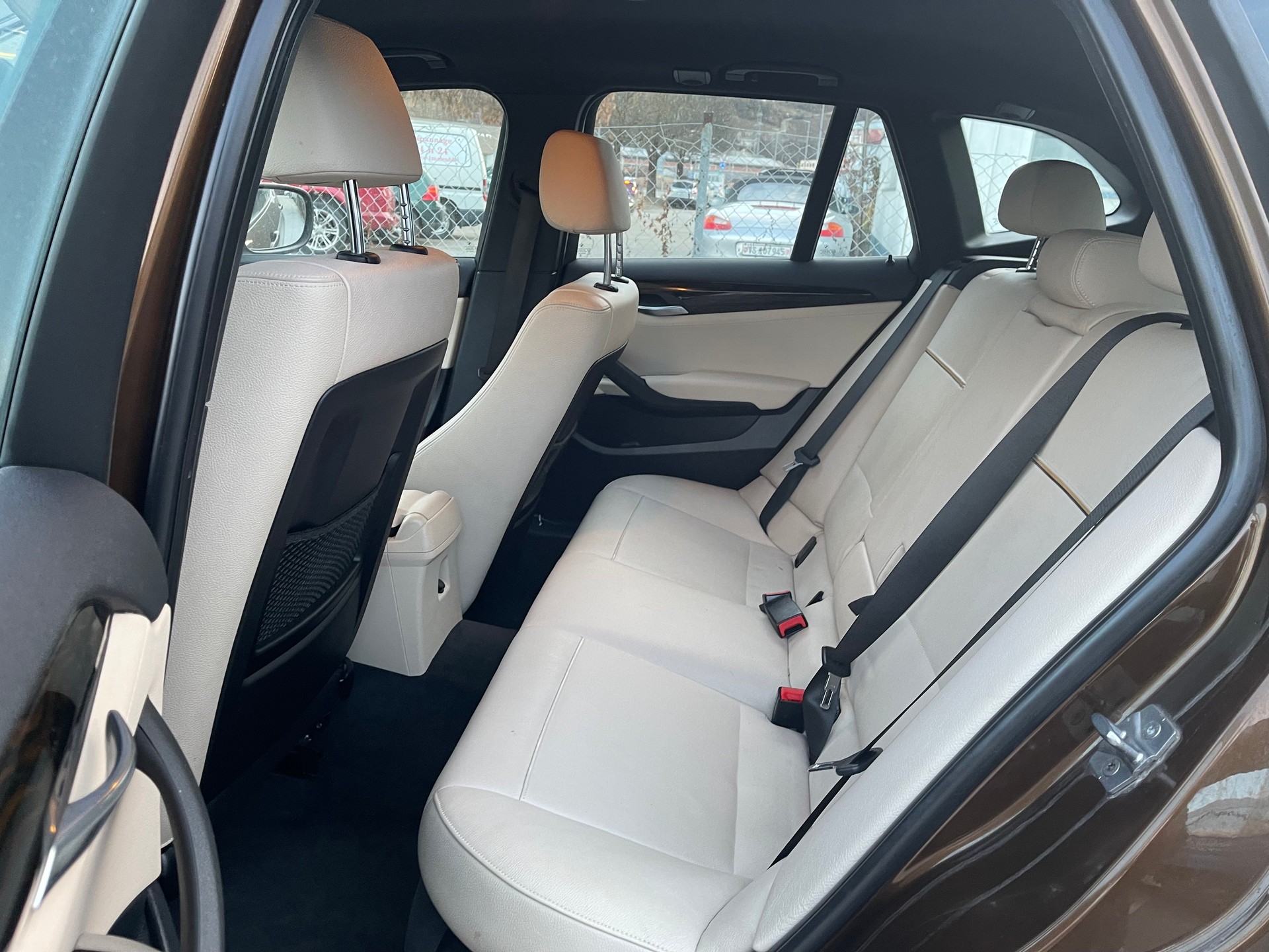 BMW X1 xDrive 20i-image-25