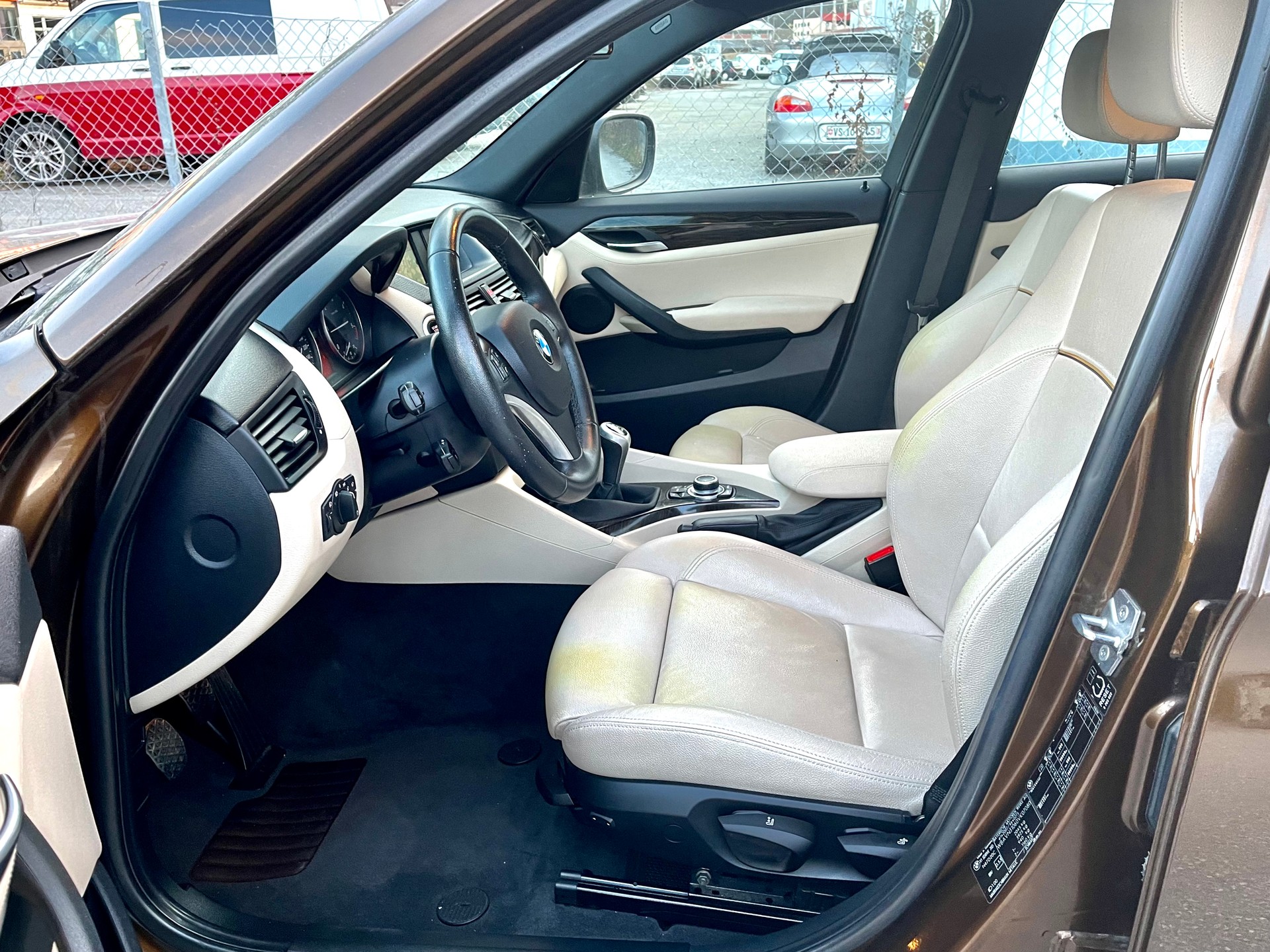 BMW X1 xDrive 20i-image-9