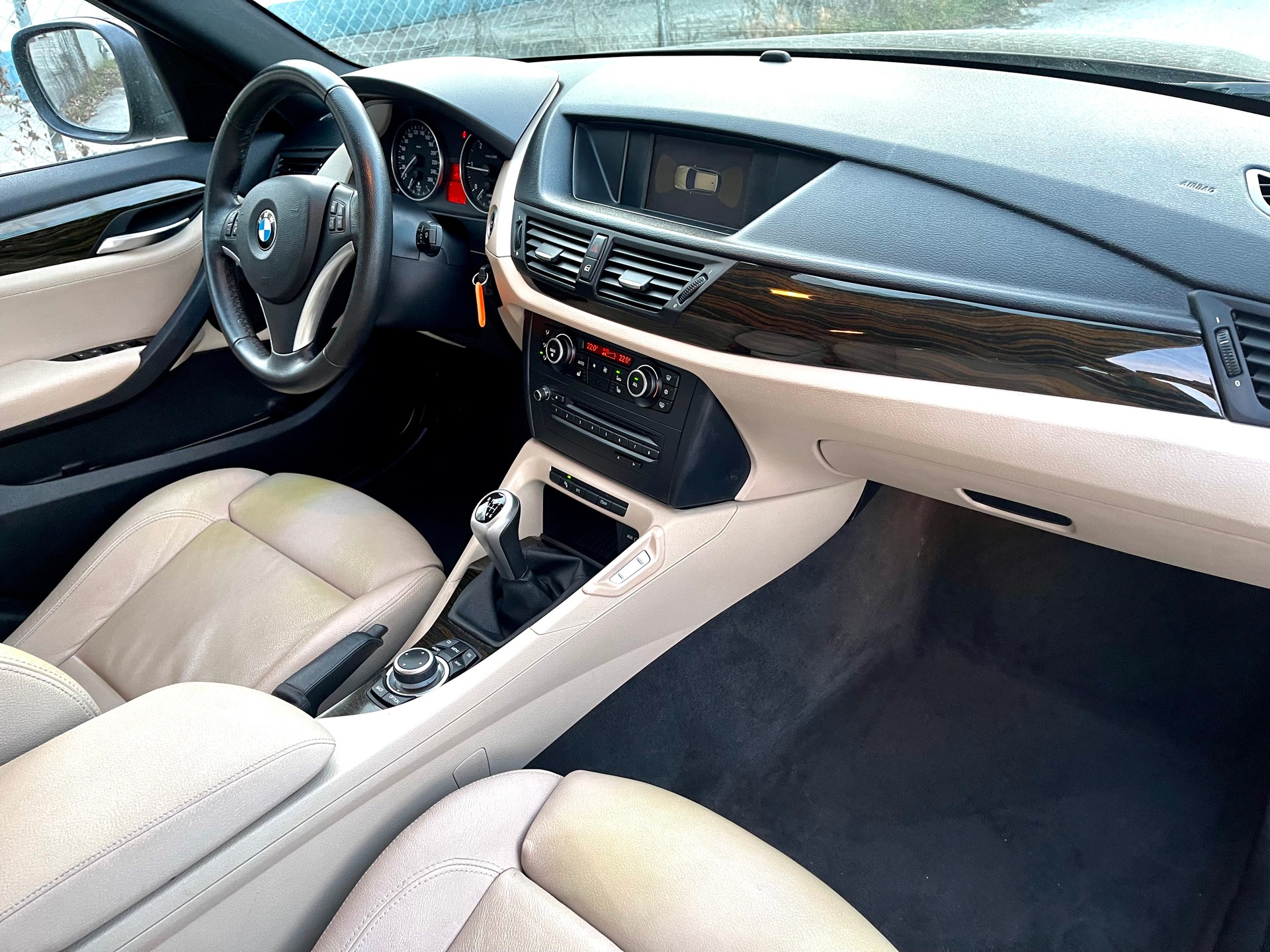 BMW X1 xDrive 20i-image-23