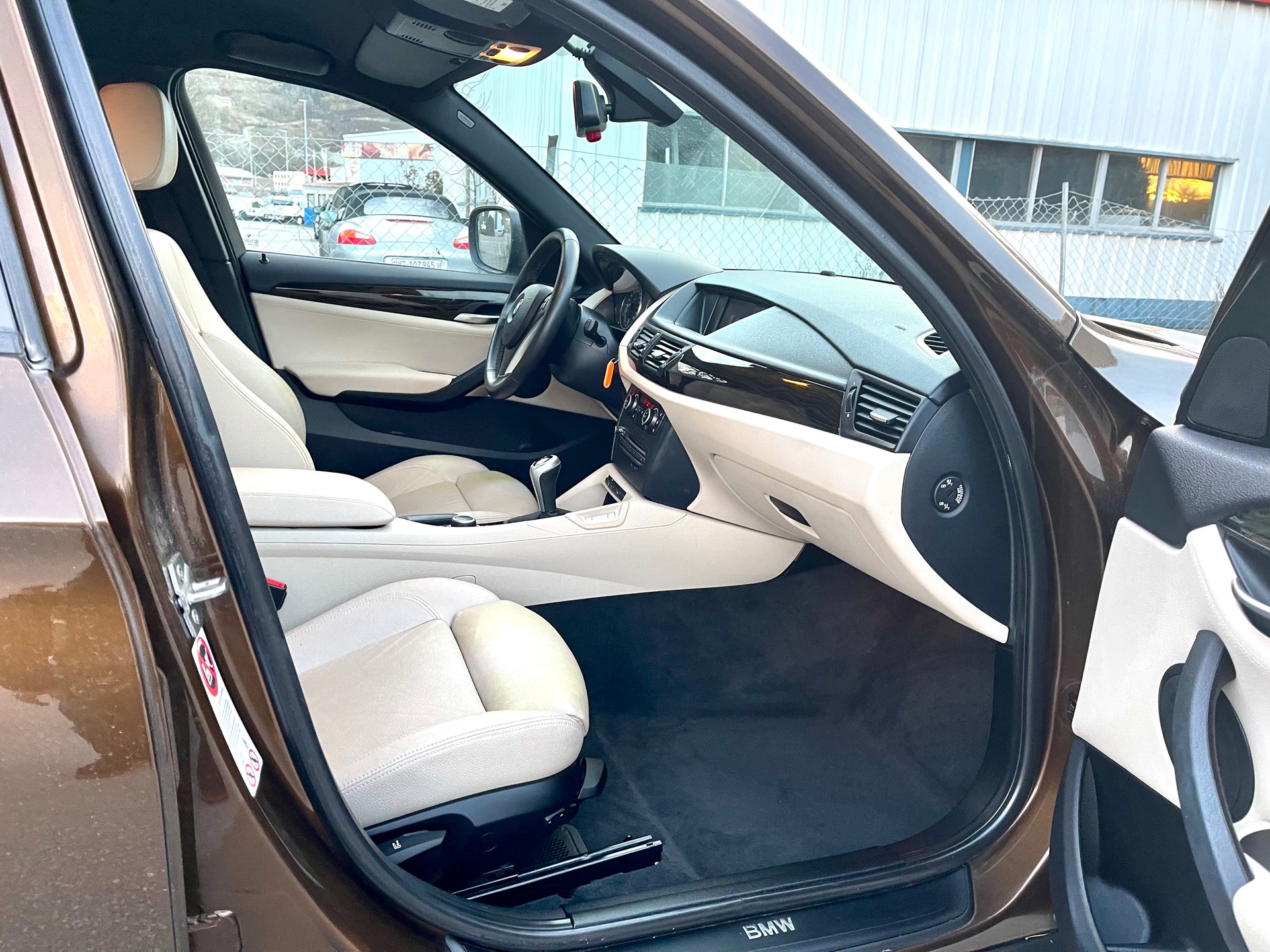 BMW X1 xDrive 20i-image-18