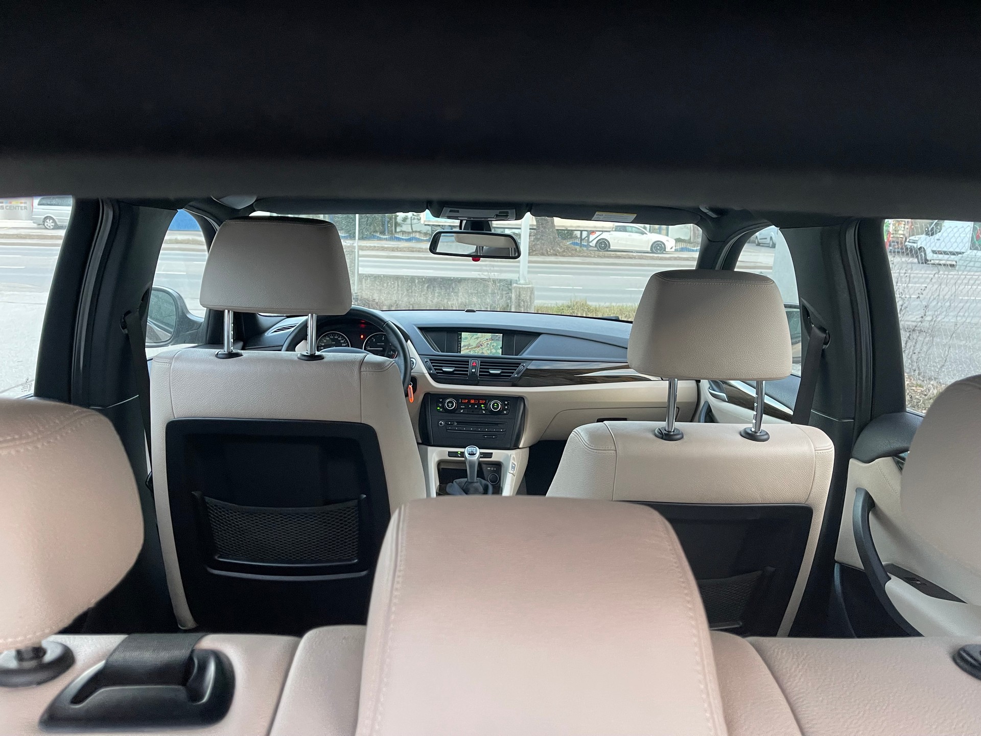 BMW X1 xDrive 20i-image-3