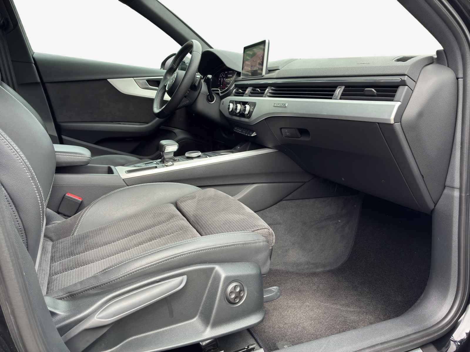 AUDI A4 Avant 2.0 TFSI Sport quattro S-tronic-image-14