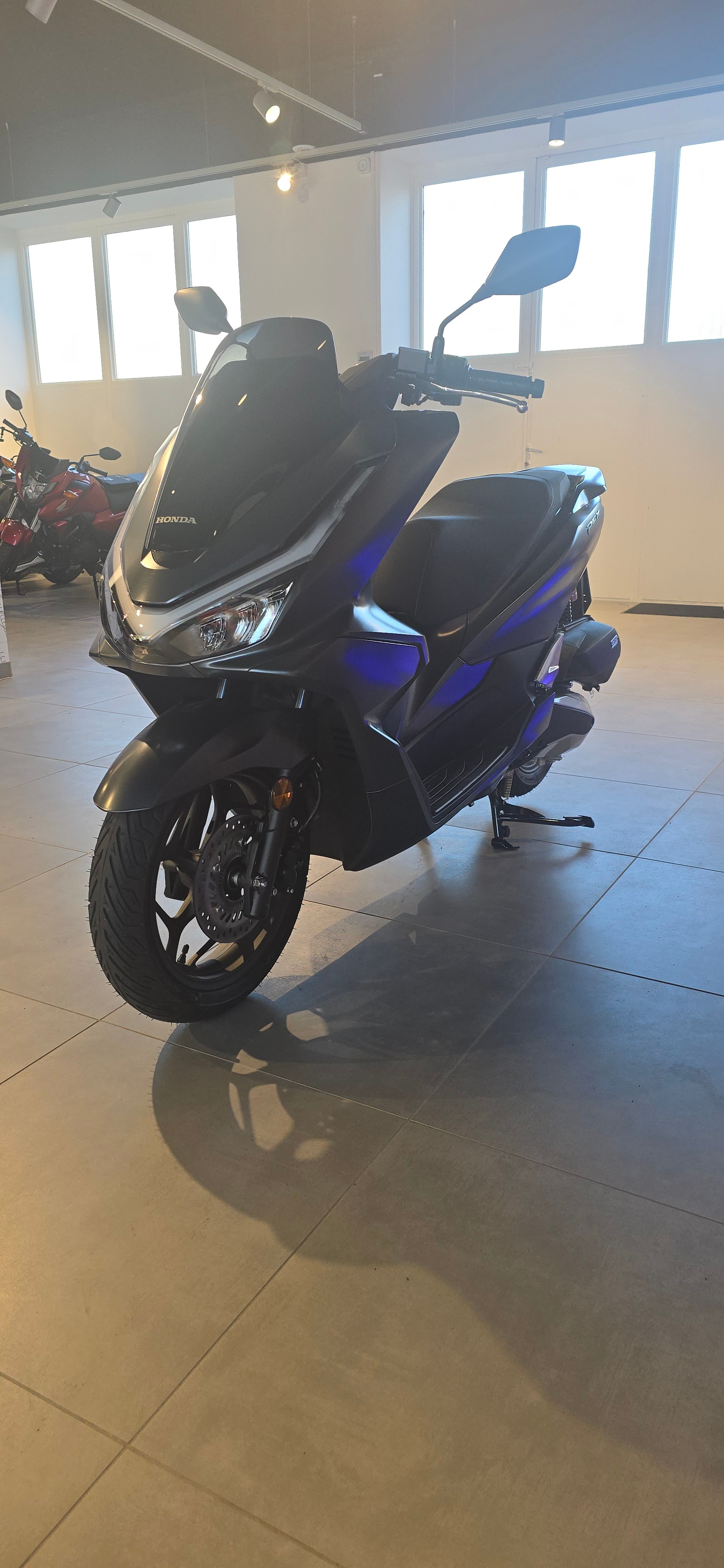 HONDA PCX 125 DX TFT. connectivity