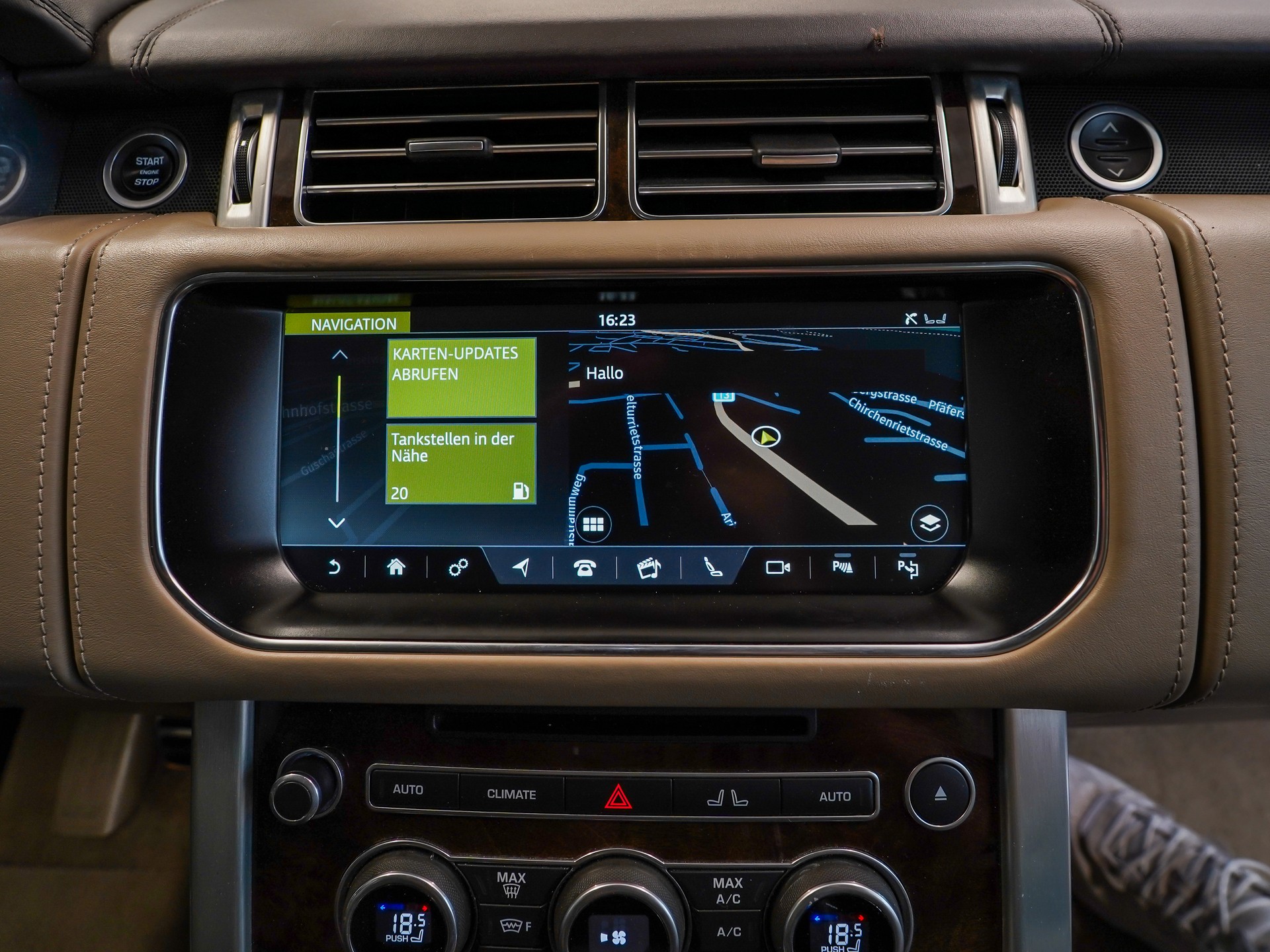 LAND ROVER Range Rover 4.4 SDV8 Autobiography Automatic-image-9