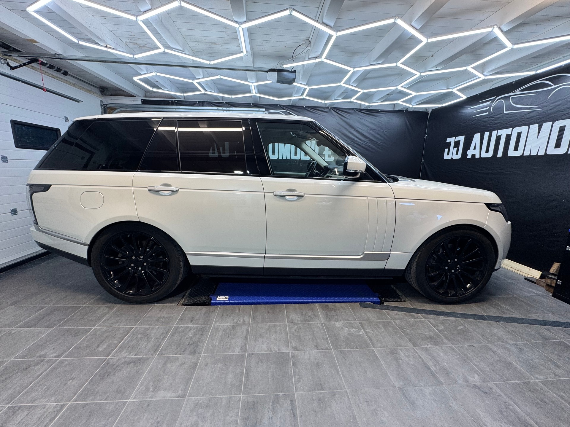 LAND ROVER Range Rover 4.4 SDV8 Autobiography Automatic-image-5