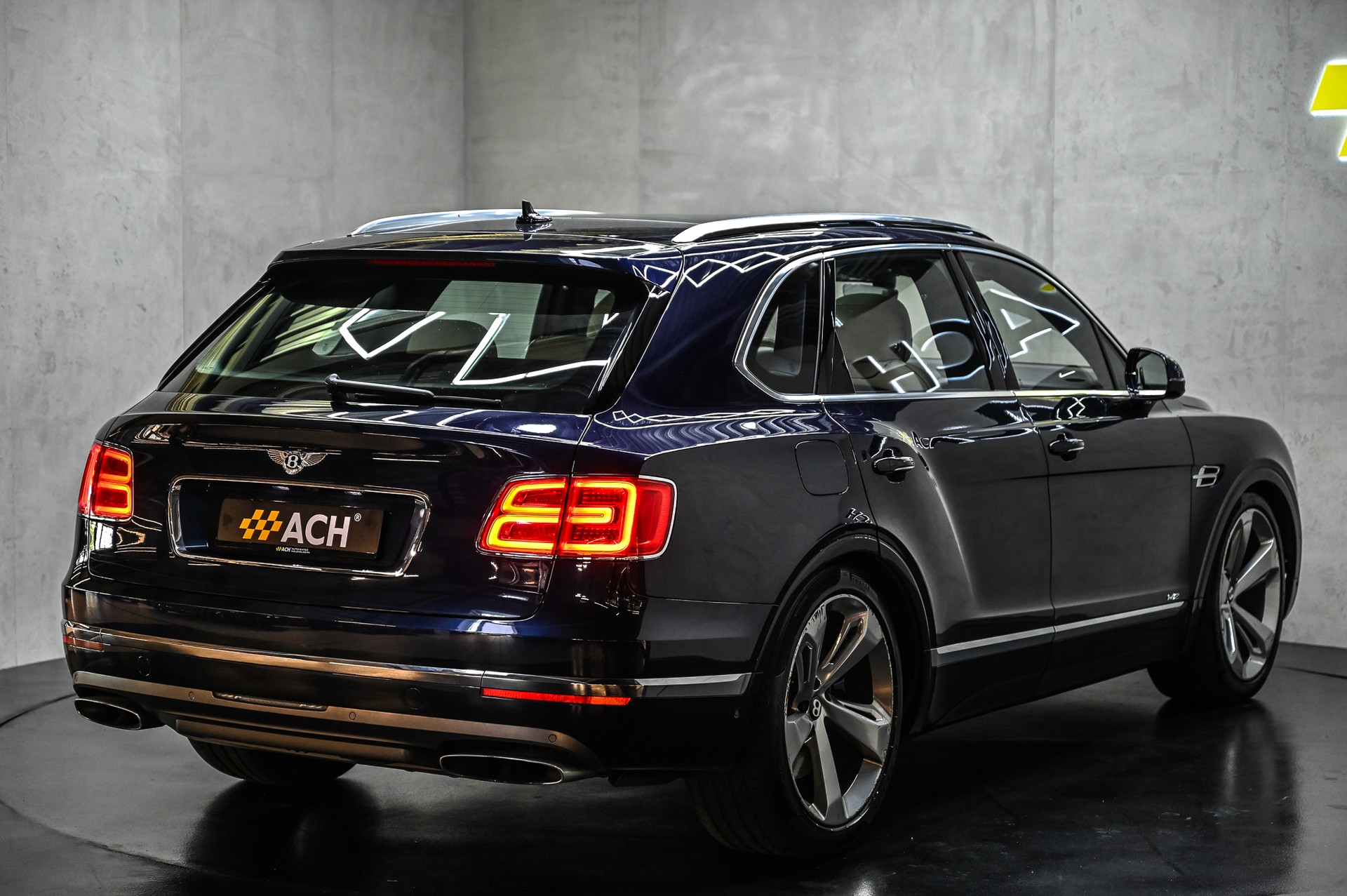 BENTLEY Bentayga 6.0 W12-image-7