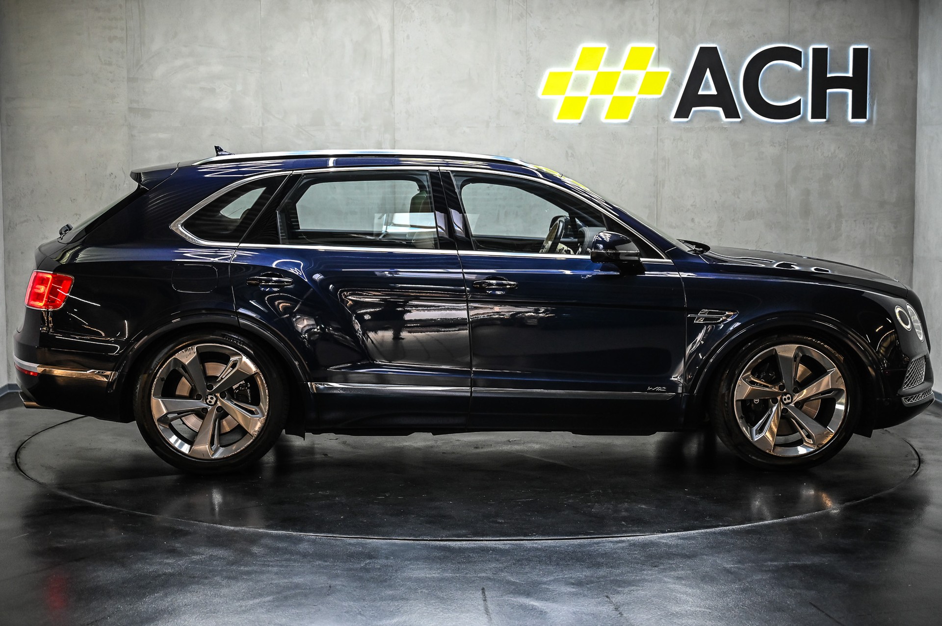 BENTLEY Bentayga 6.0 W12-image-10