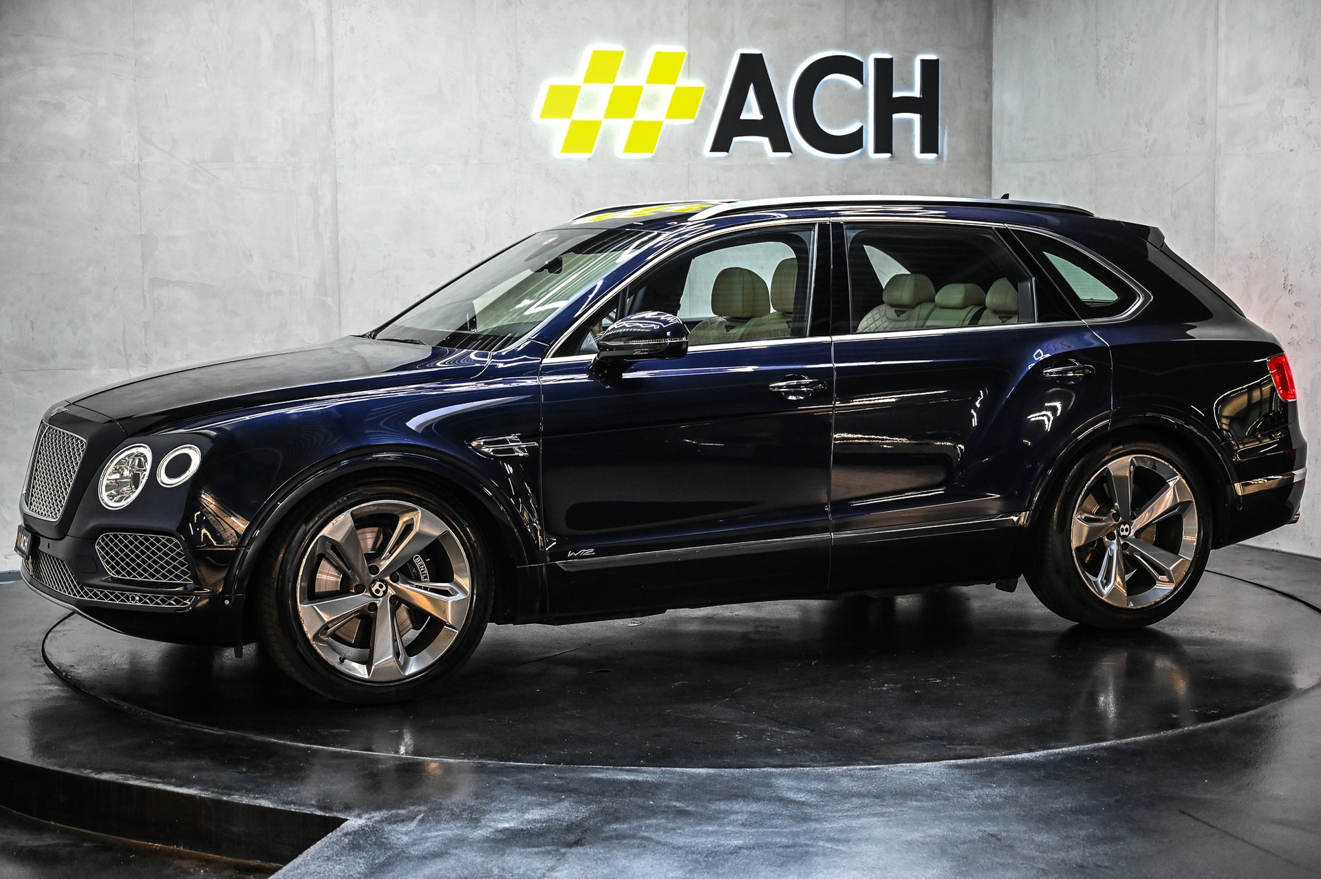 BENTLEY Bentayga 6.0 W12-showroom-element-3