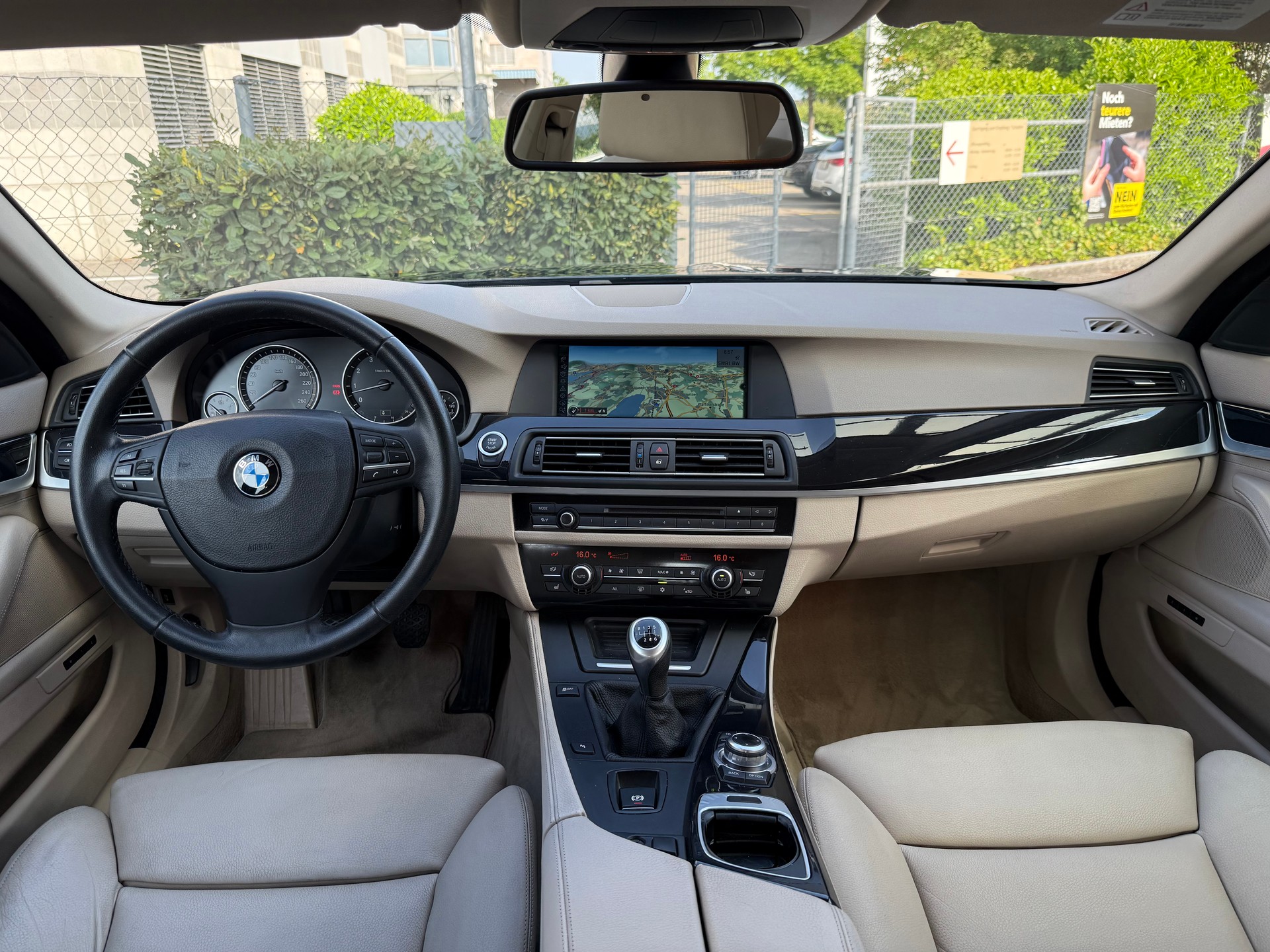 BMW 523i Touring Schaltgetriebe / Frisch ab MFK / 1.Hand / Servicegepflegt bei BMW / Rückfahrkamera / Keyless Go / Navi-image-7