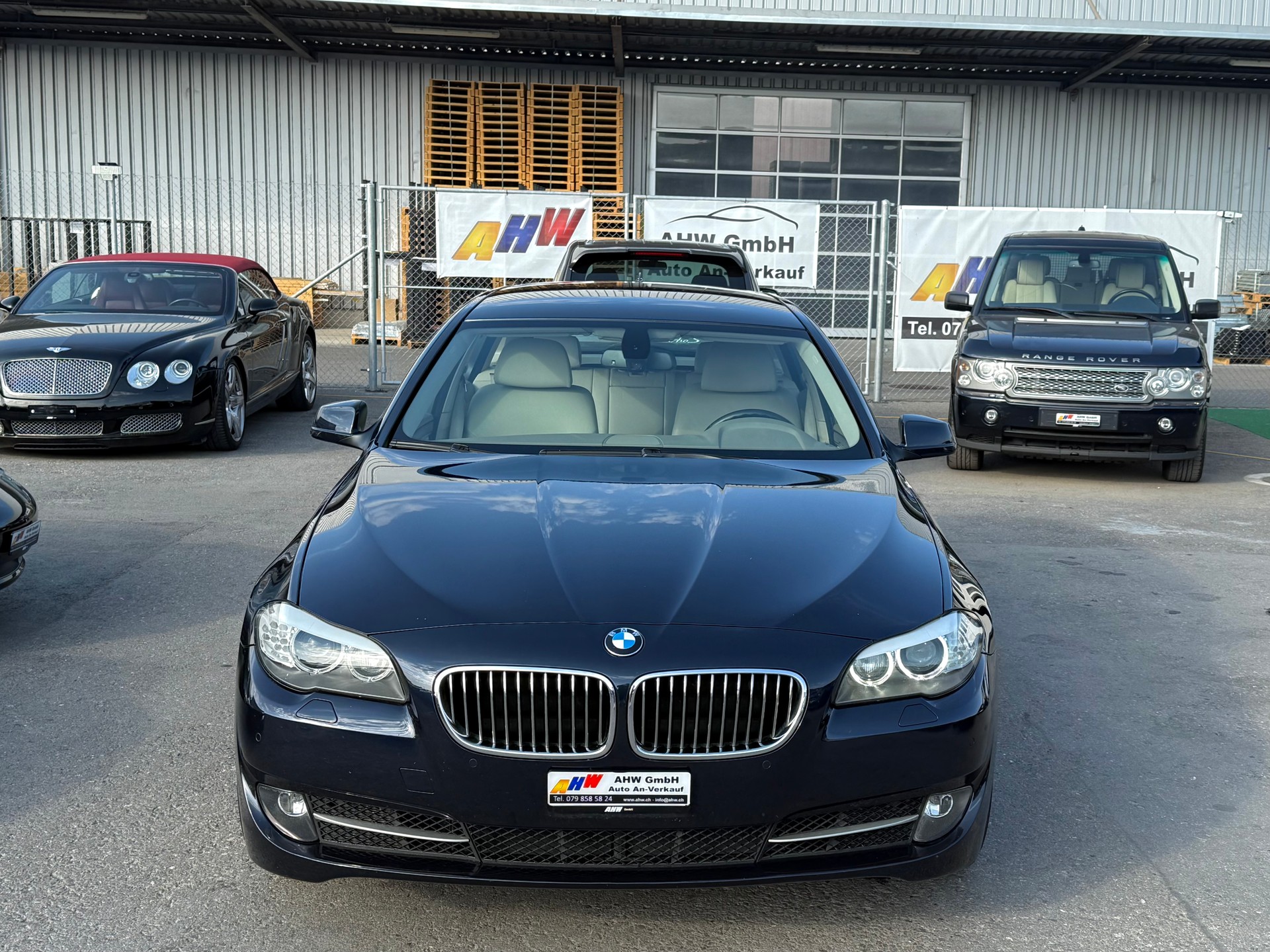 BMW 523i Touring Schaltgetriebe / Frisch ab MFK / 1.Hand / Servicegepflegt bei BMW / Rückfahrkamera / Keyless Go / Navi-image-1