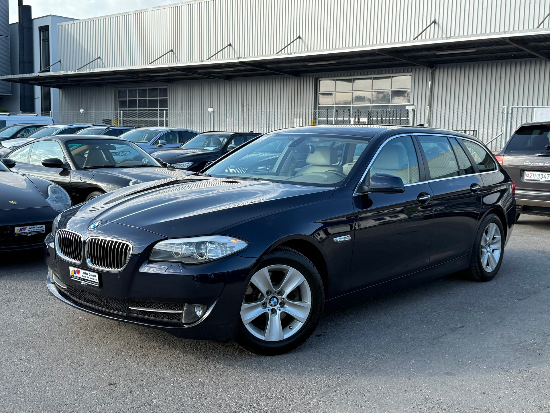 BMW 523i Touring Schaltgetriebe / Frisch ab MFK / 1.Hand / Servicegepflegt bei BMW / Rückfahrkamera / Keyless Go / Navi