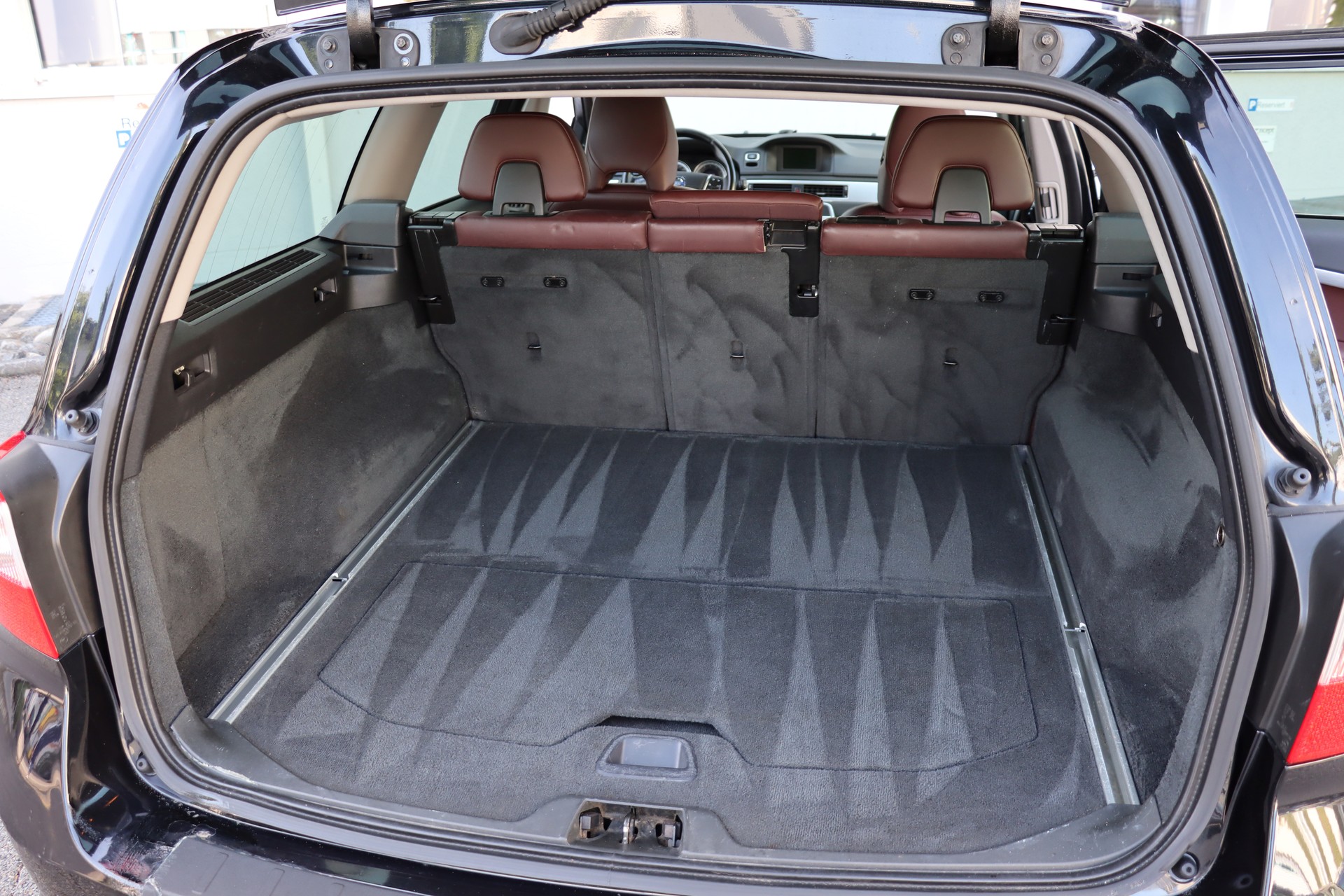 VOLVO V70 T5 Momentum Powershift-image-8