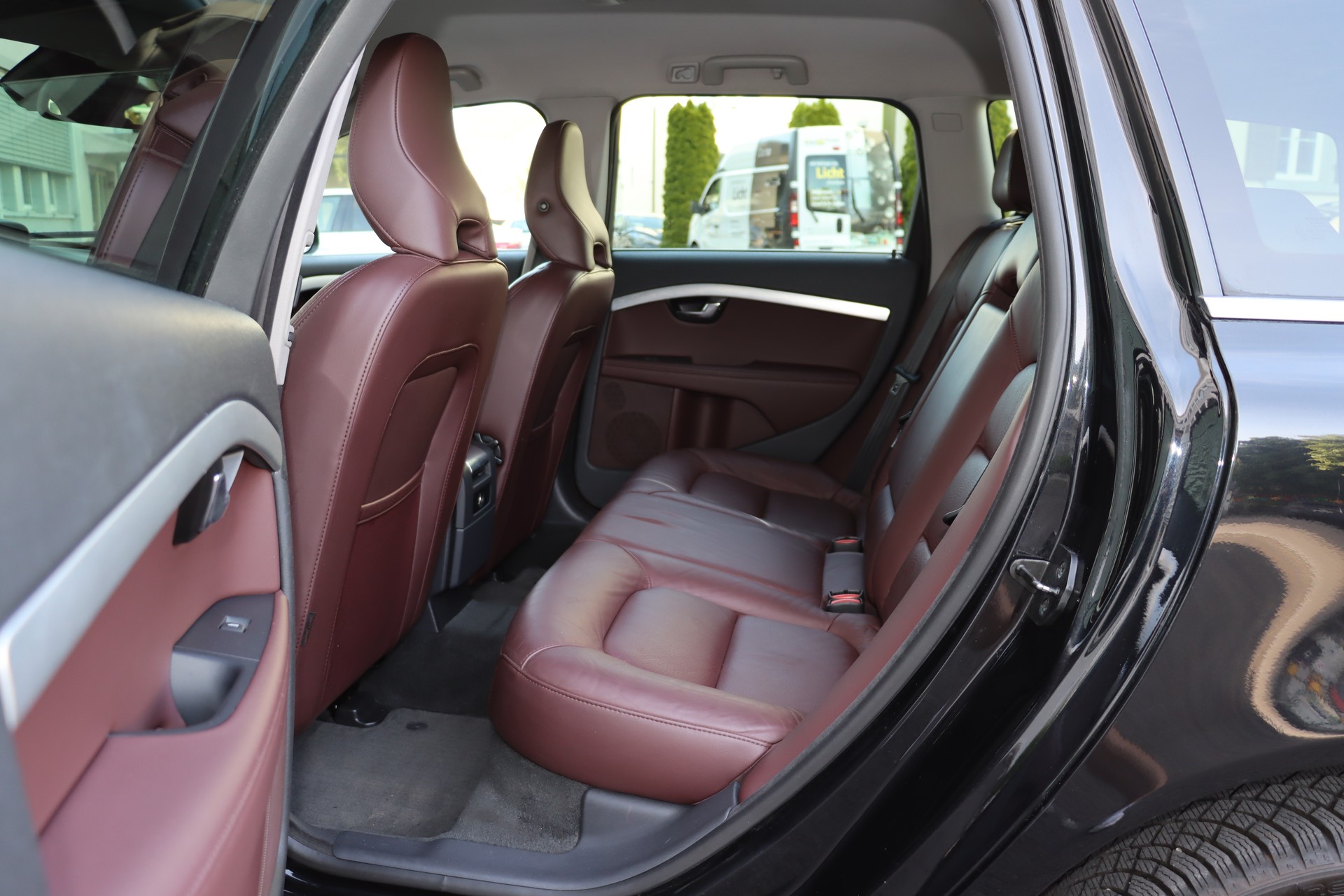 VOLVO V70 T5 Momentum Powershift-image-7