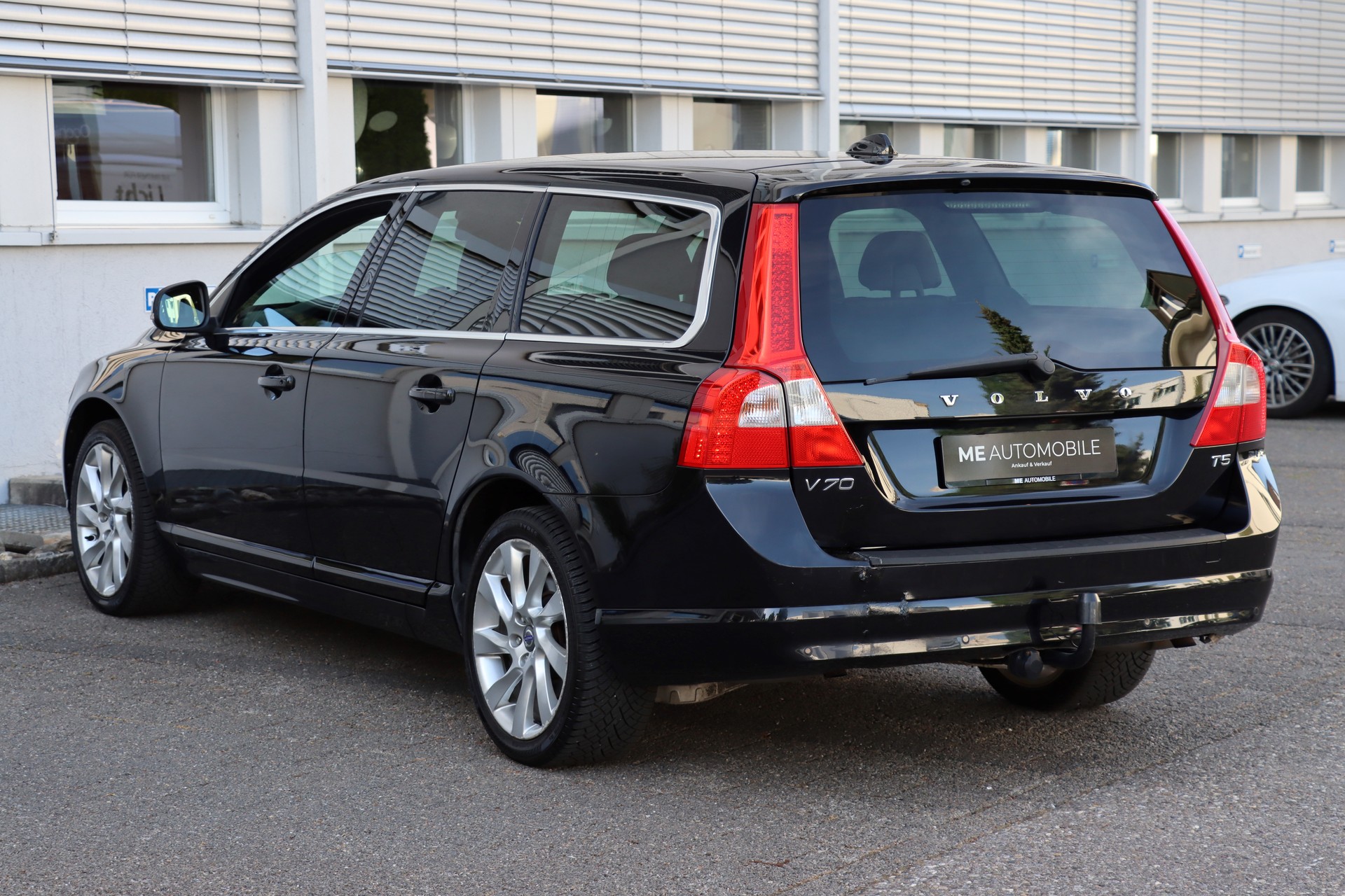 VOLVO V70 T5 Momentum Powershift-image-2