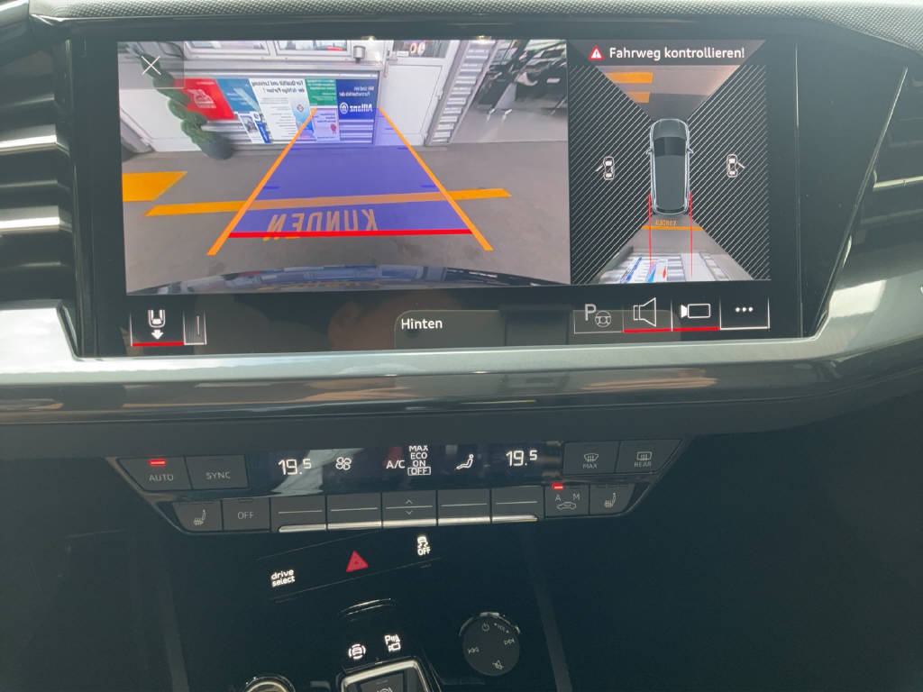AUDI Q4 e-tron 45 quattro-image-12