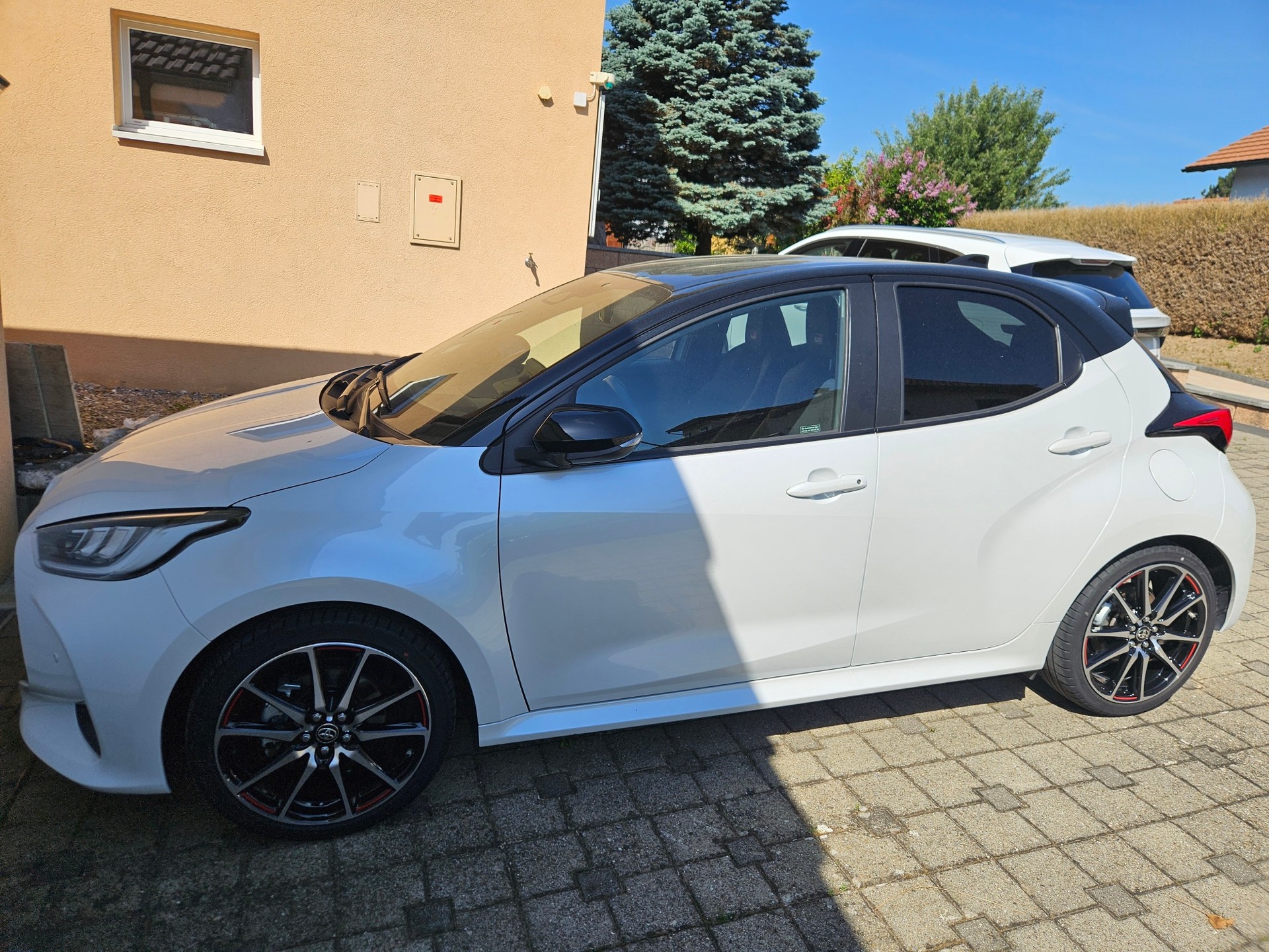 TOYOTA 1.5 GR Sport e-CVT-image-2