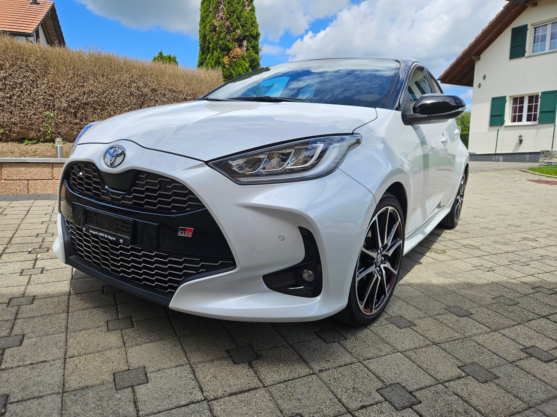 TOYOTA 1.5 GR Sport e-CVT-image-0