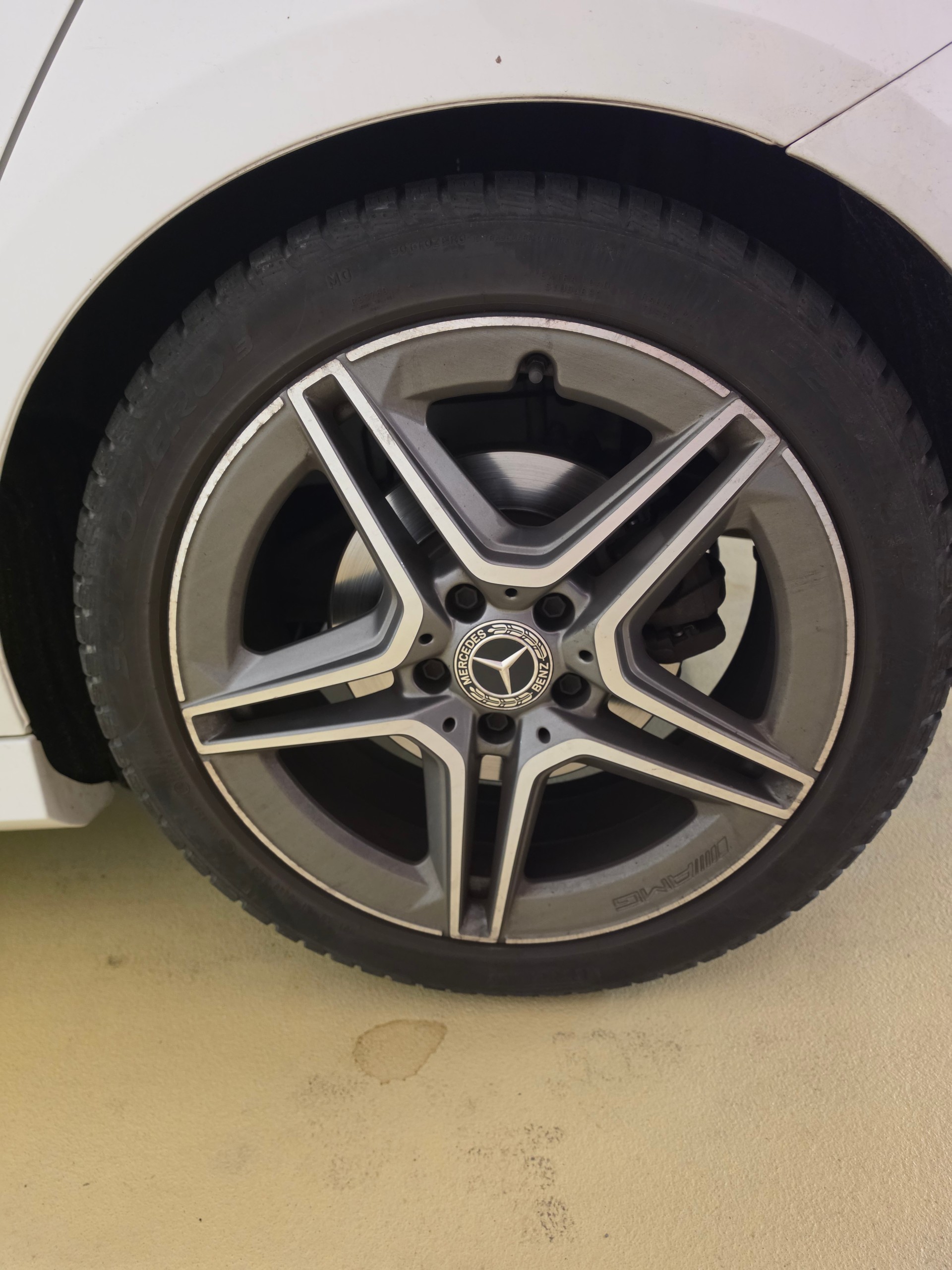 MERCEDES-BENZ A 250 AMG Line-image-6