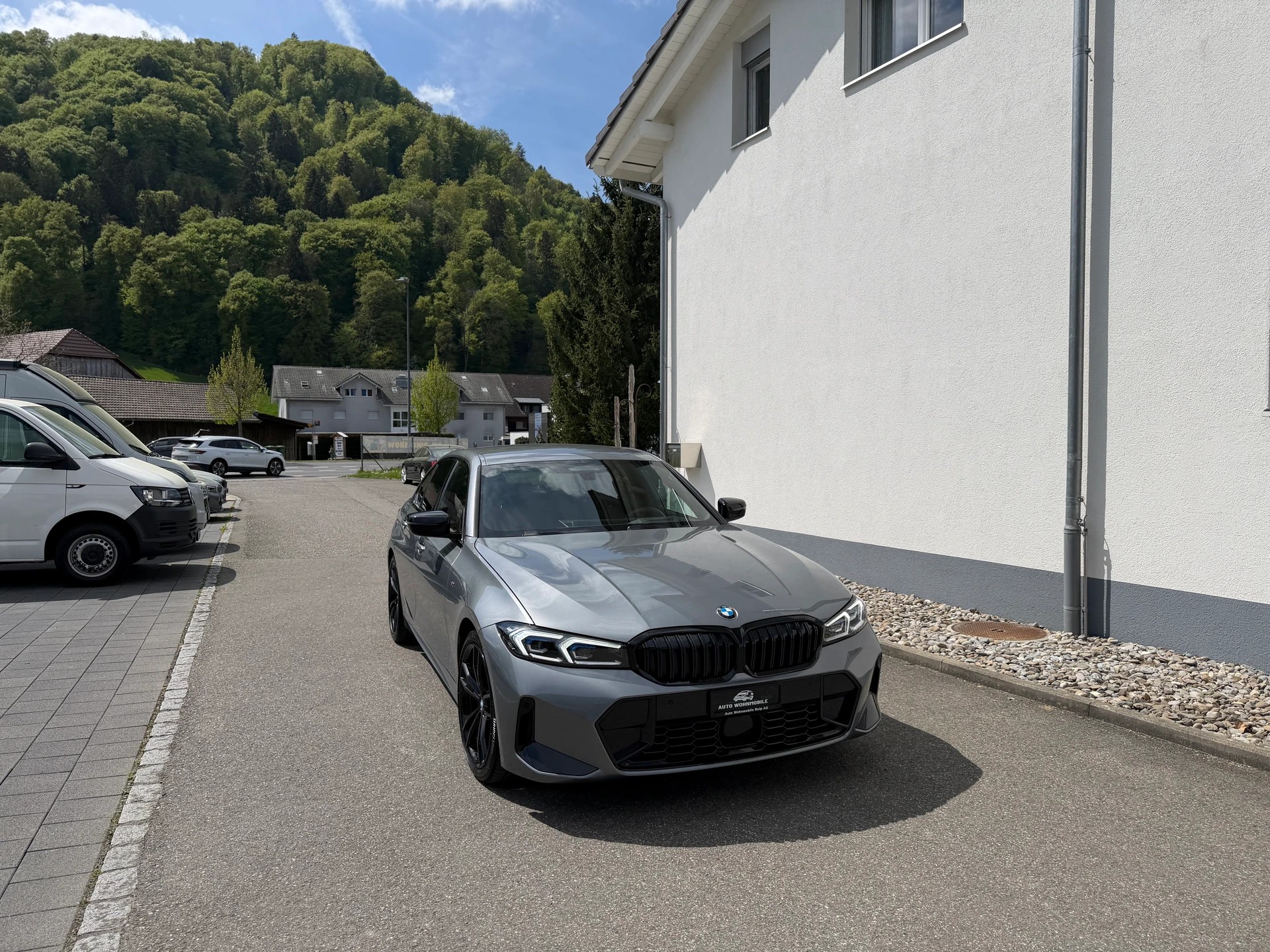BMW 320d xDrive 48V Steptronic M Sport-image-0