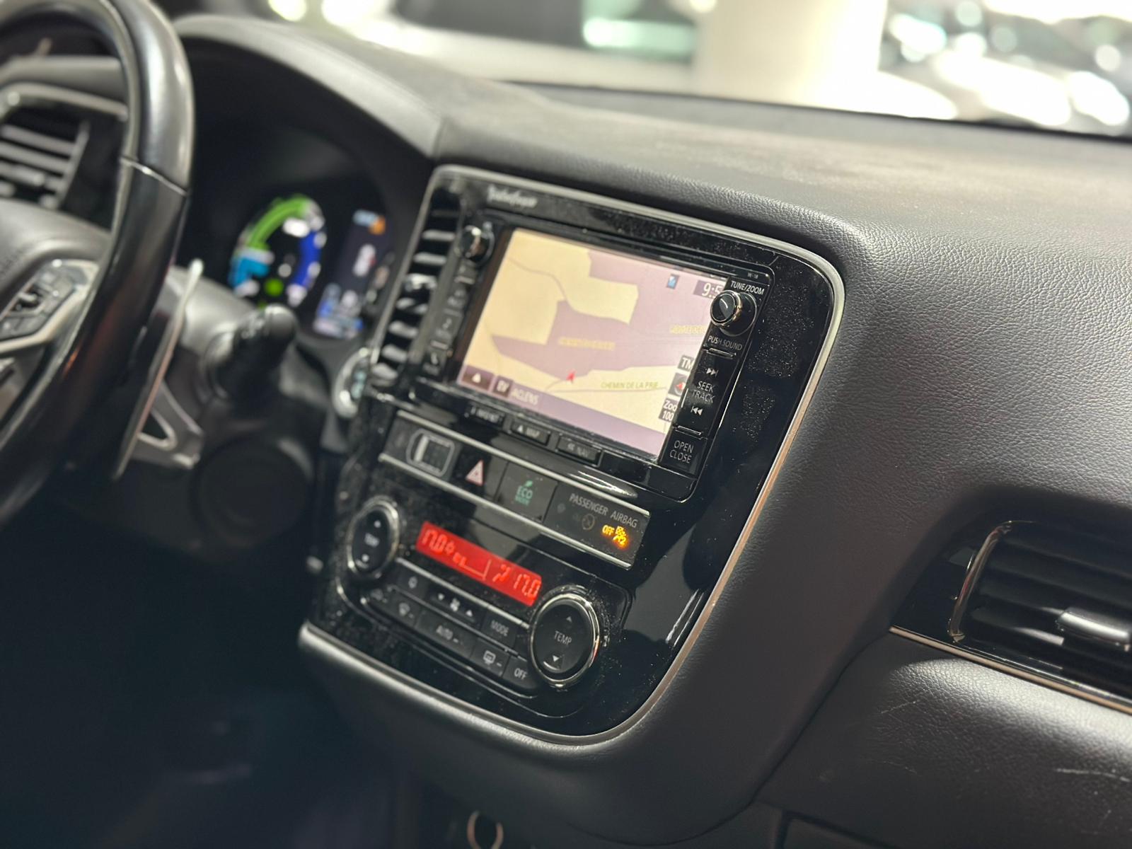 MITSUBISHI Outlander 2.4 PHEV Diamond 4WD Automatic-image-12