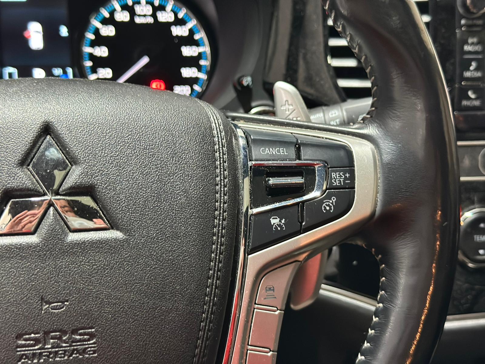 MITSUBISHI Outlander 2.4 PHEV Diamond 4WD Automatic-image-10